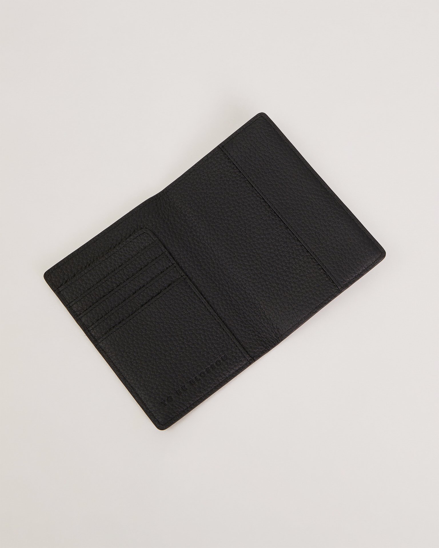 Матовая обложка для паспорта из натуральной кожи 3