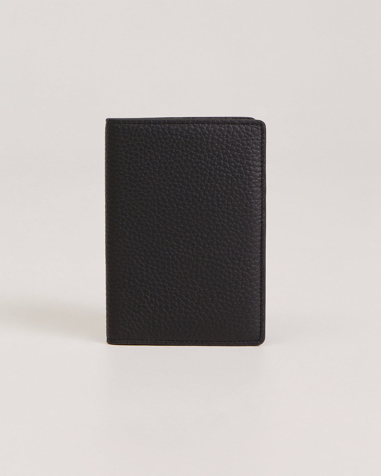 Матовая обложка для паспорта из натуральной кожи 2