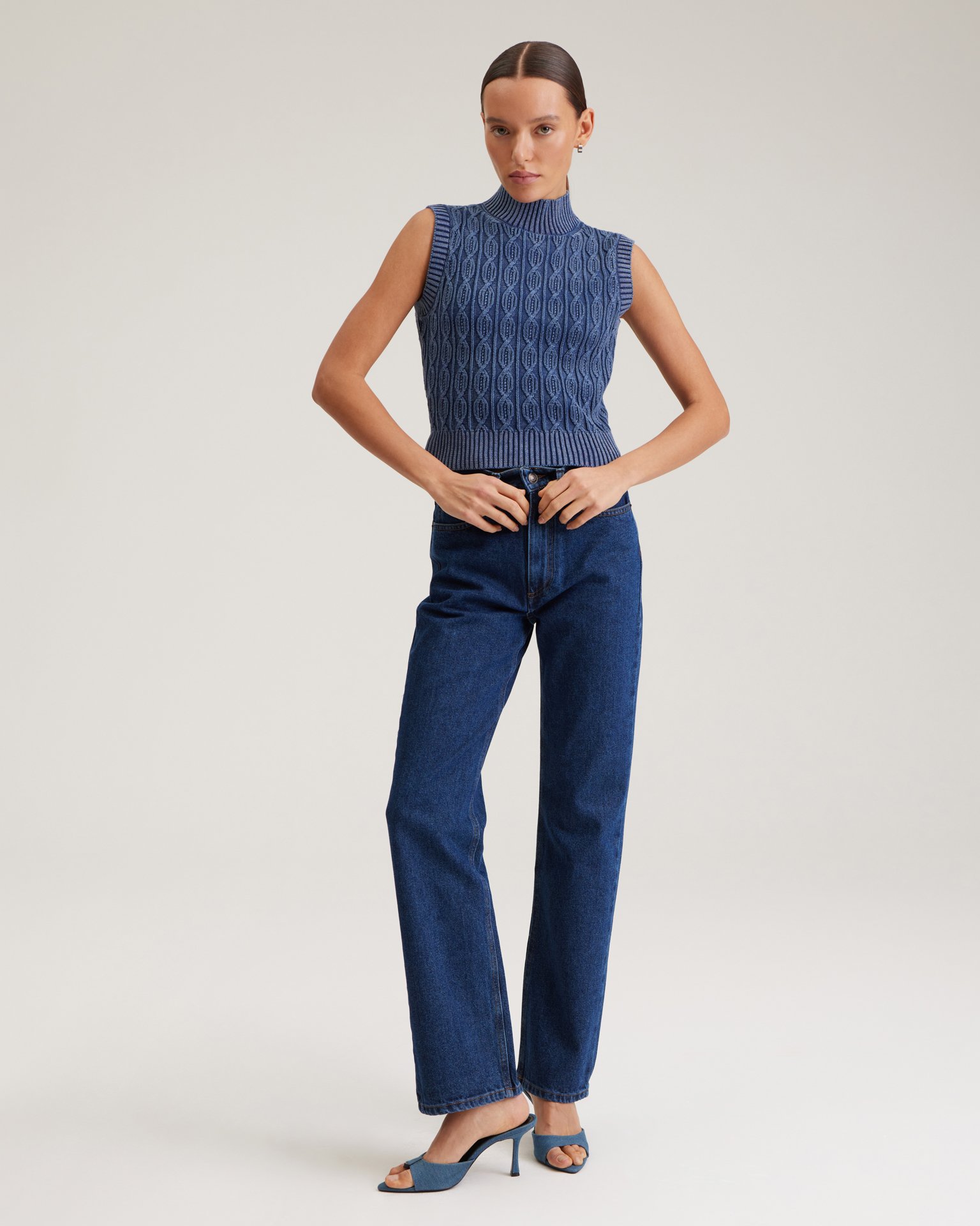 Вязаный жилет 2