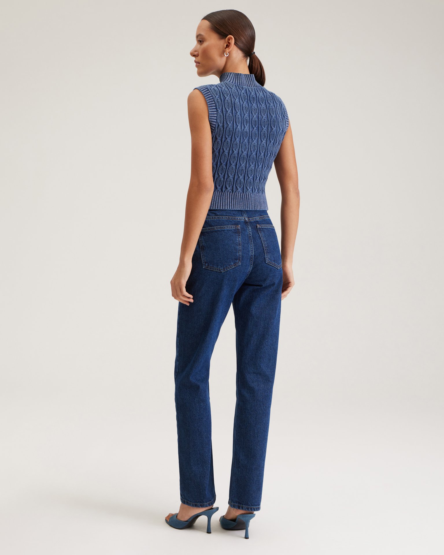 Вязаный жилет 3