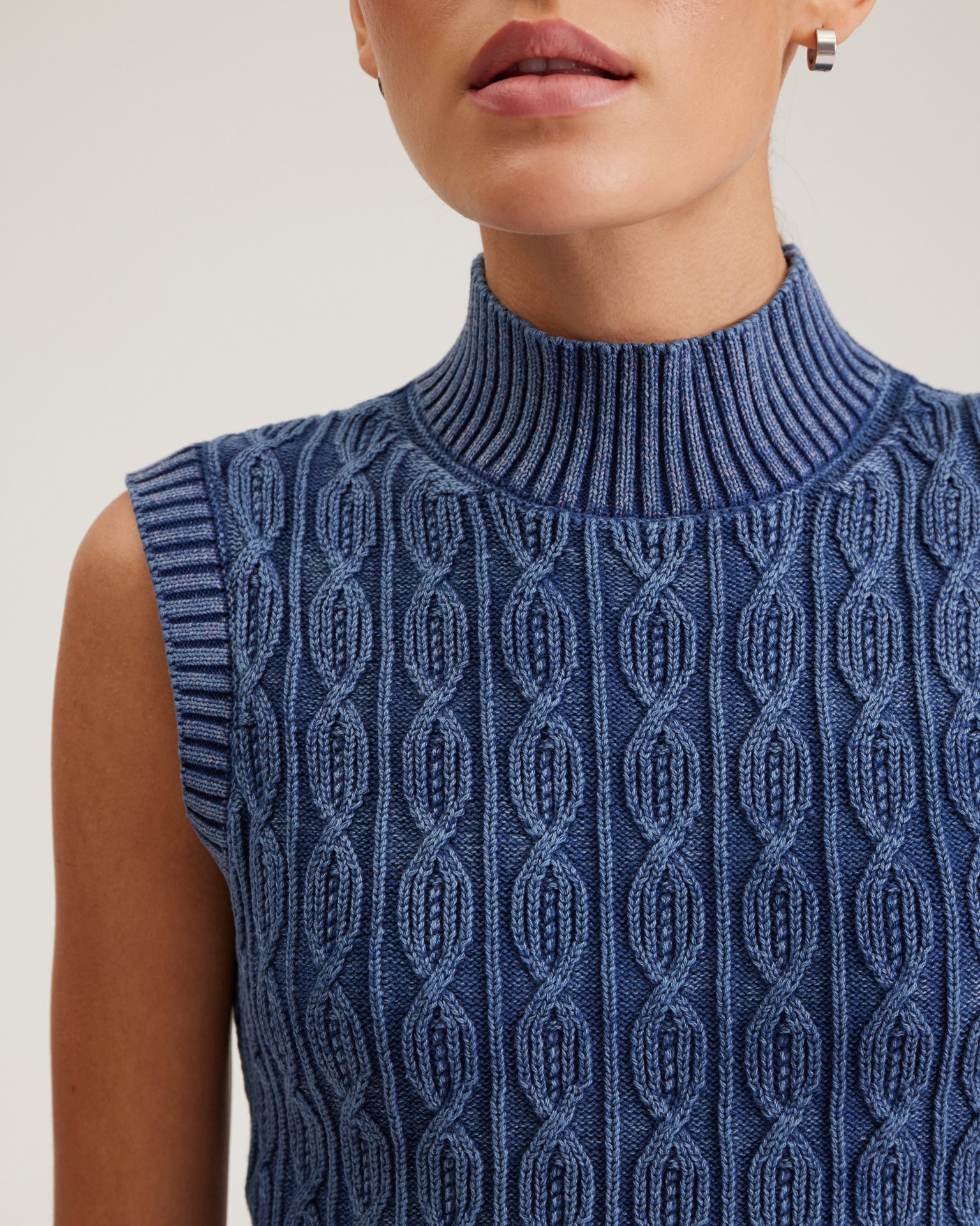 Вязаный жилет 6