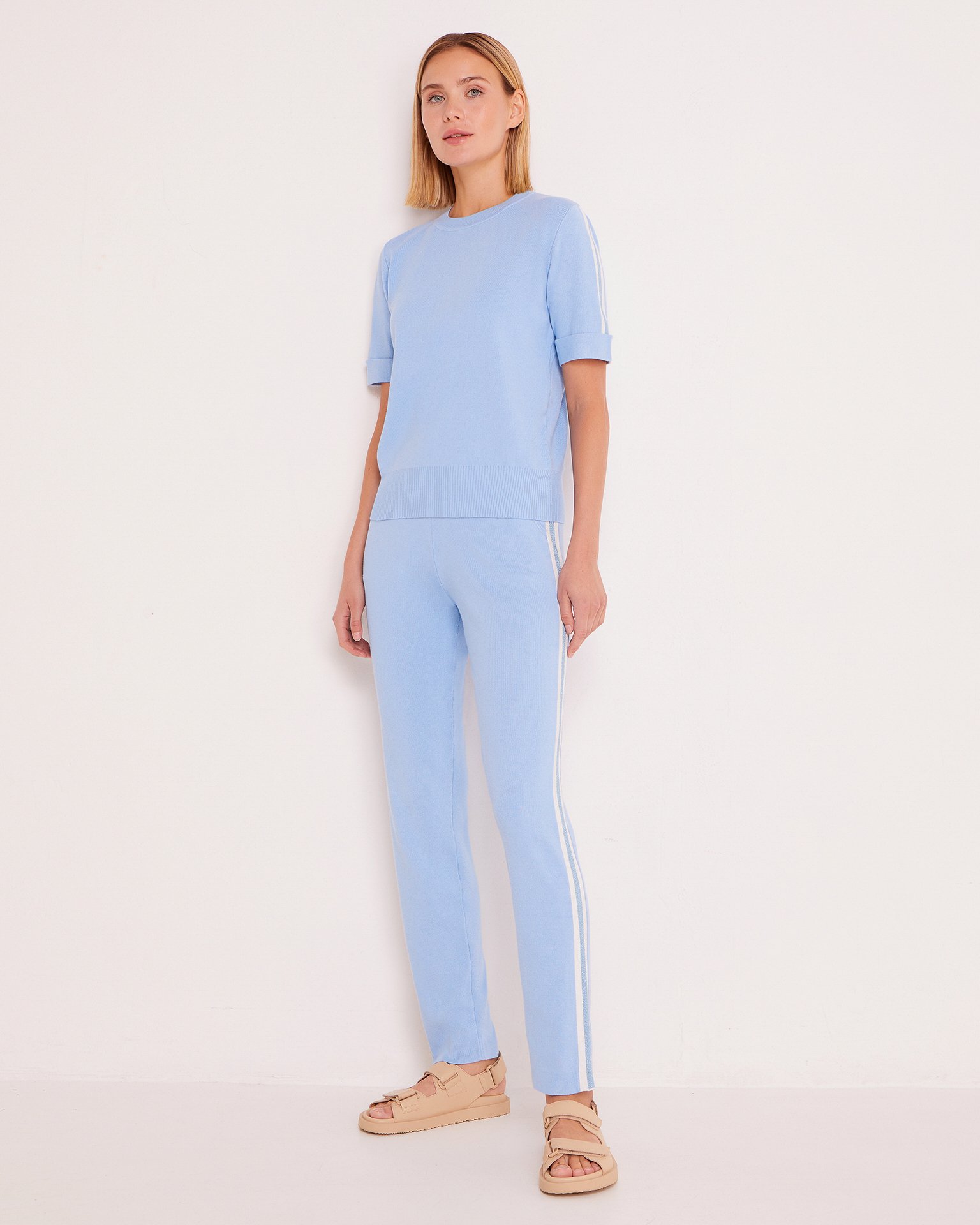 Suit with a relaxed silhouette 2