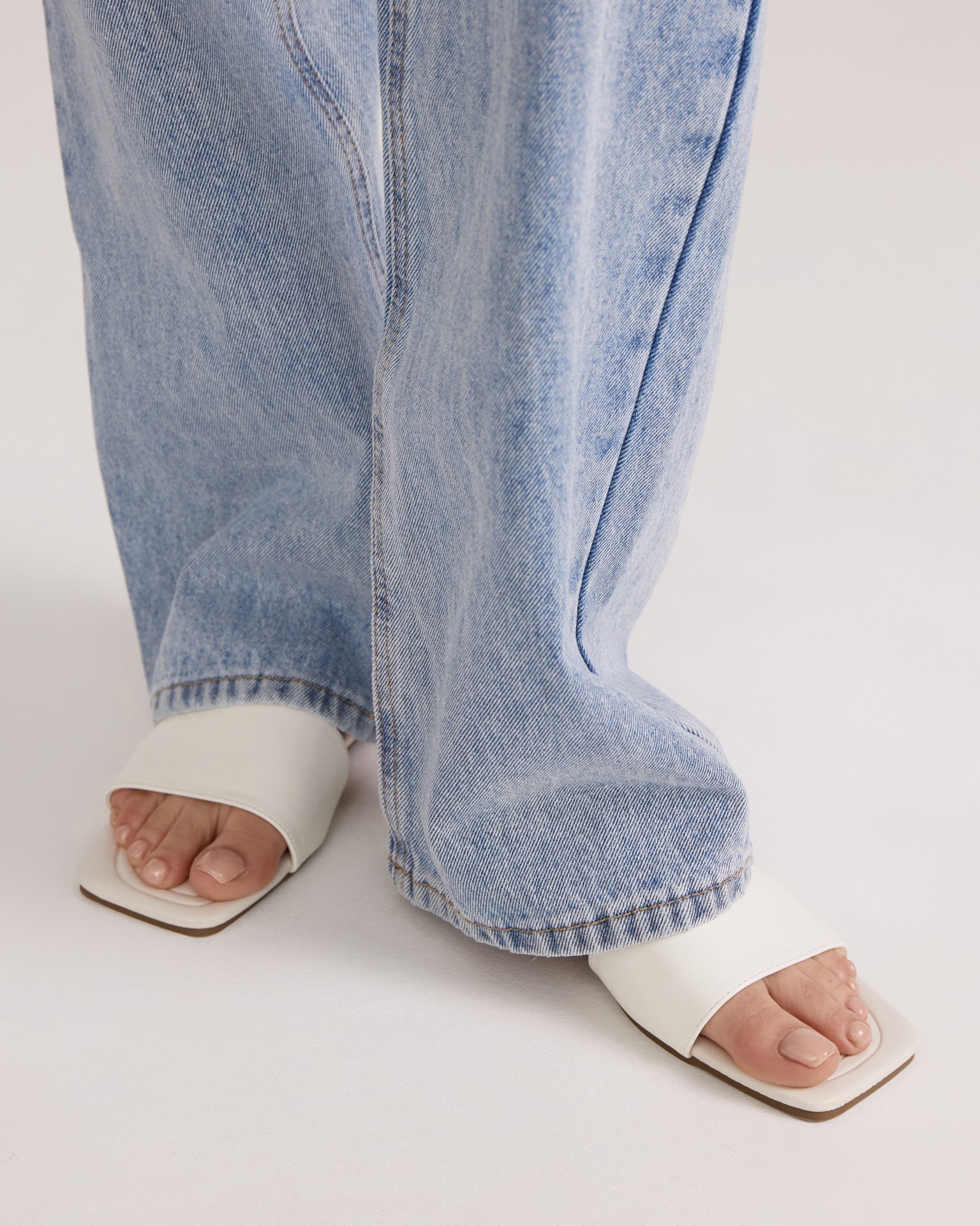 Молочные шлепанцы 4