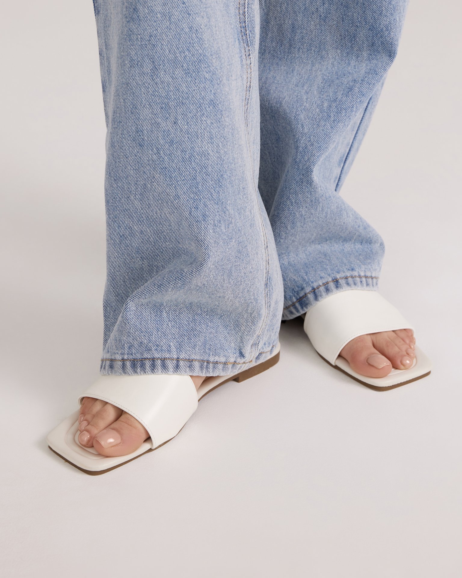 Молочные шлепанцы 3