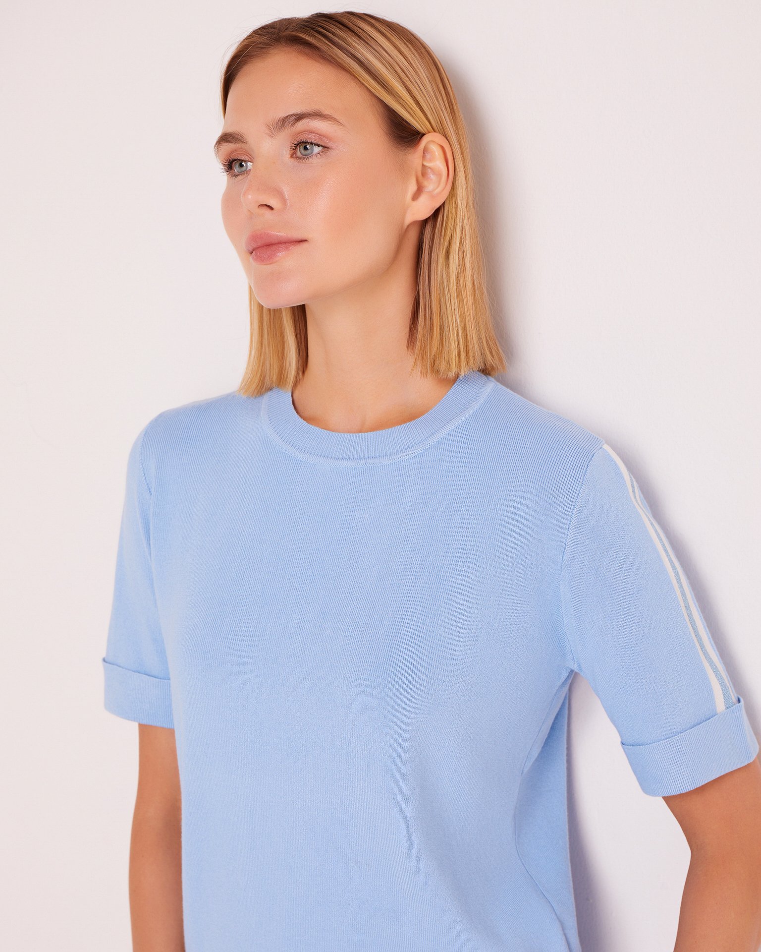 Suit with a relaxed silhouette 5