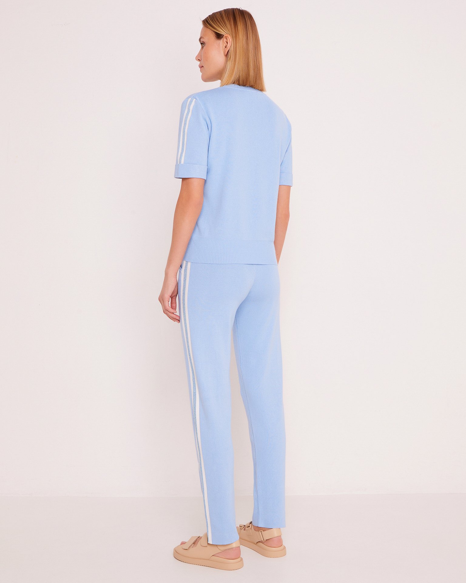 Suit with a relaxed silhouette 3