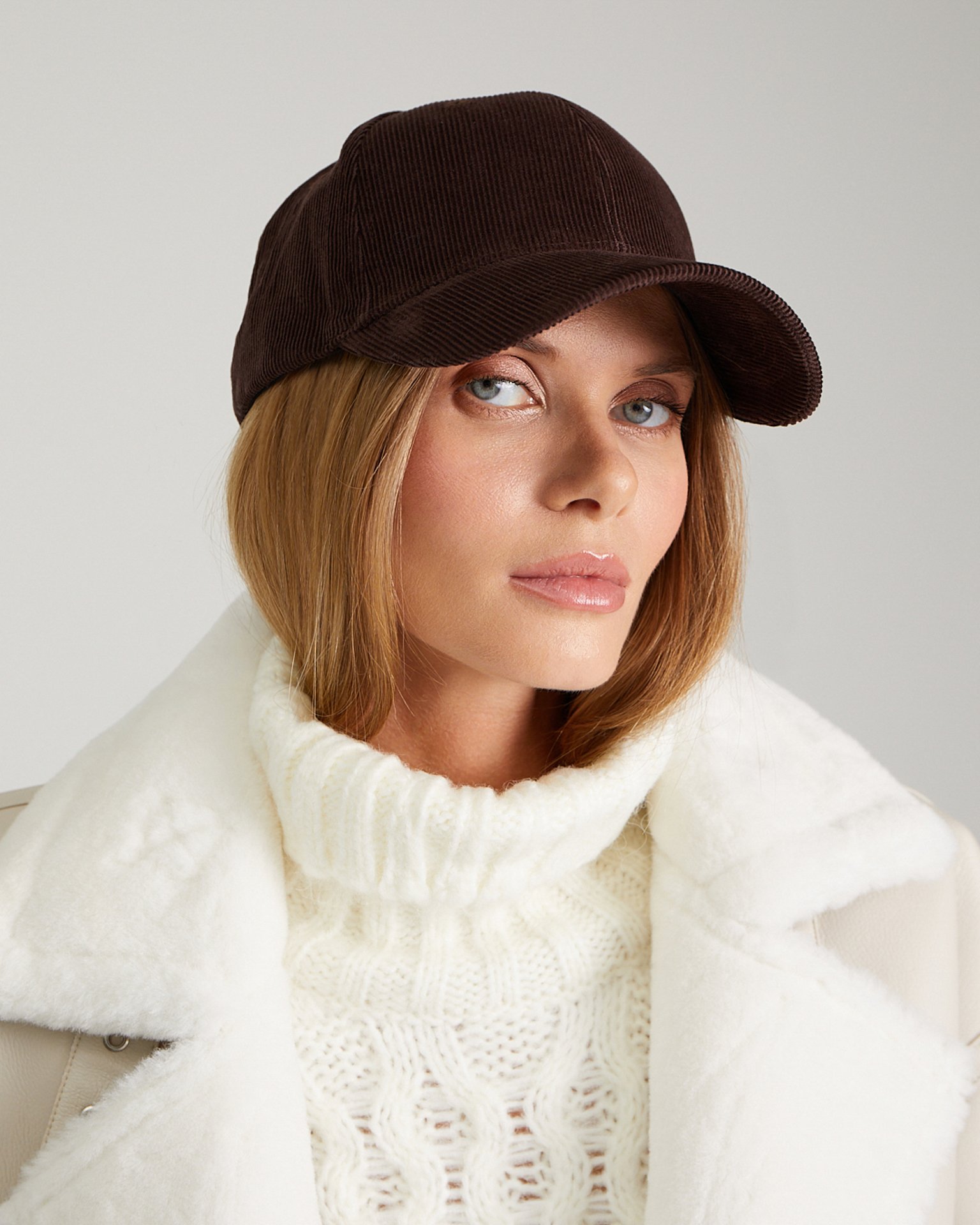 Бейсболка в шоколадном оттенке 3