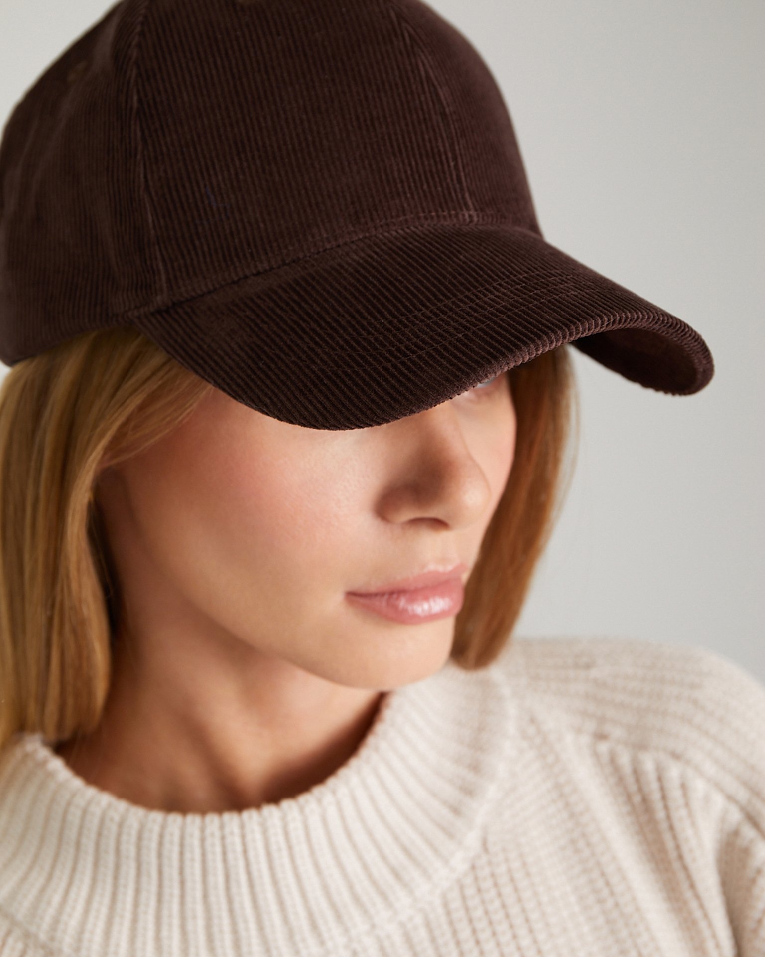 Бейсболка в шоколадном оттенке 4