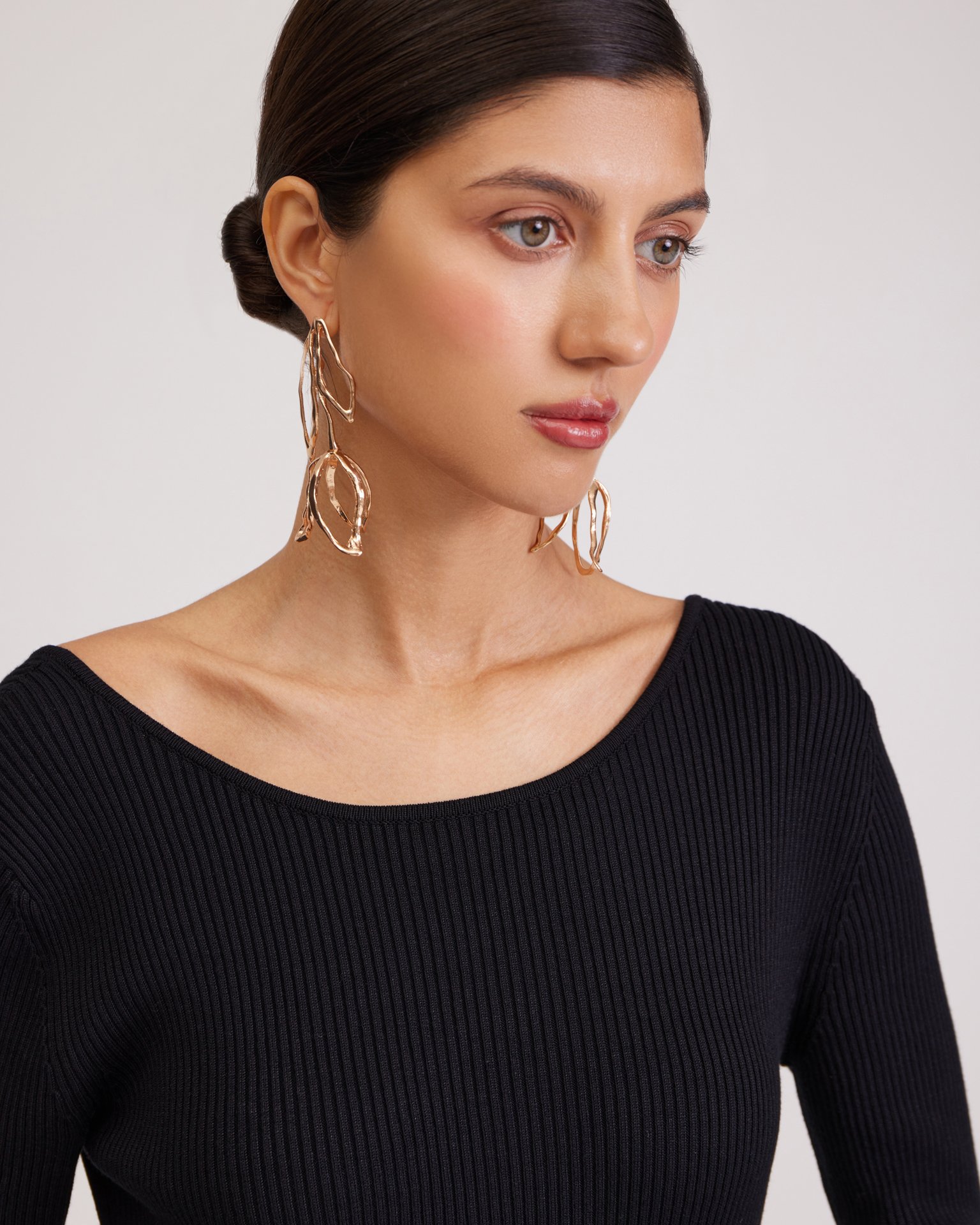 Золотистые серьги-тюльпаны 3