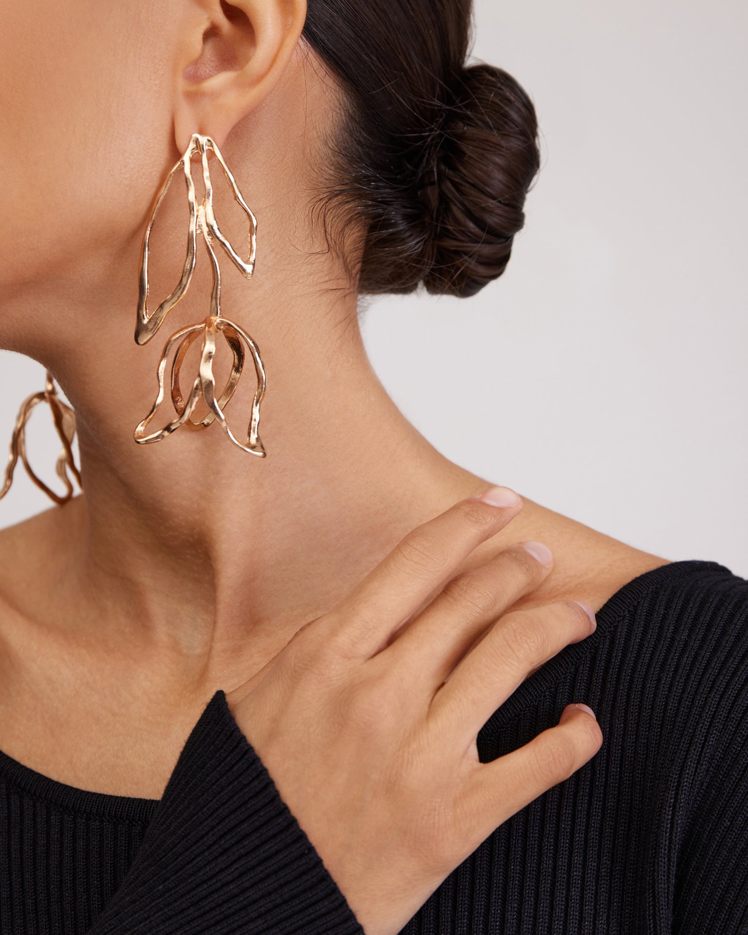 Золотистые серьги-тюльпаны 1