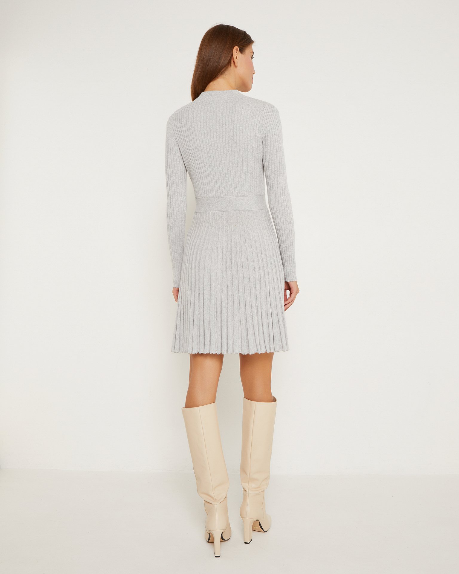 Платье с расклешенной юбкой 3