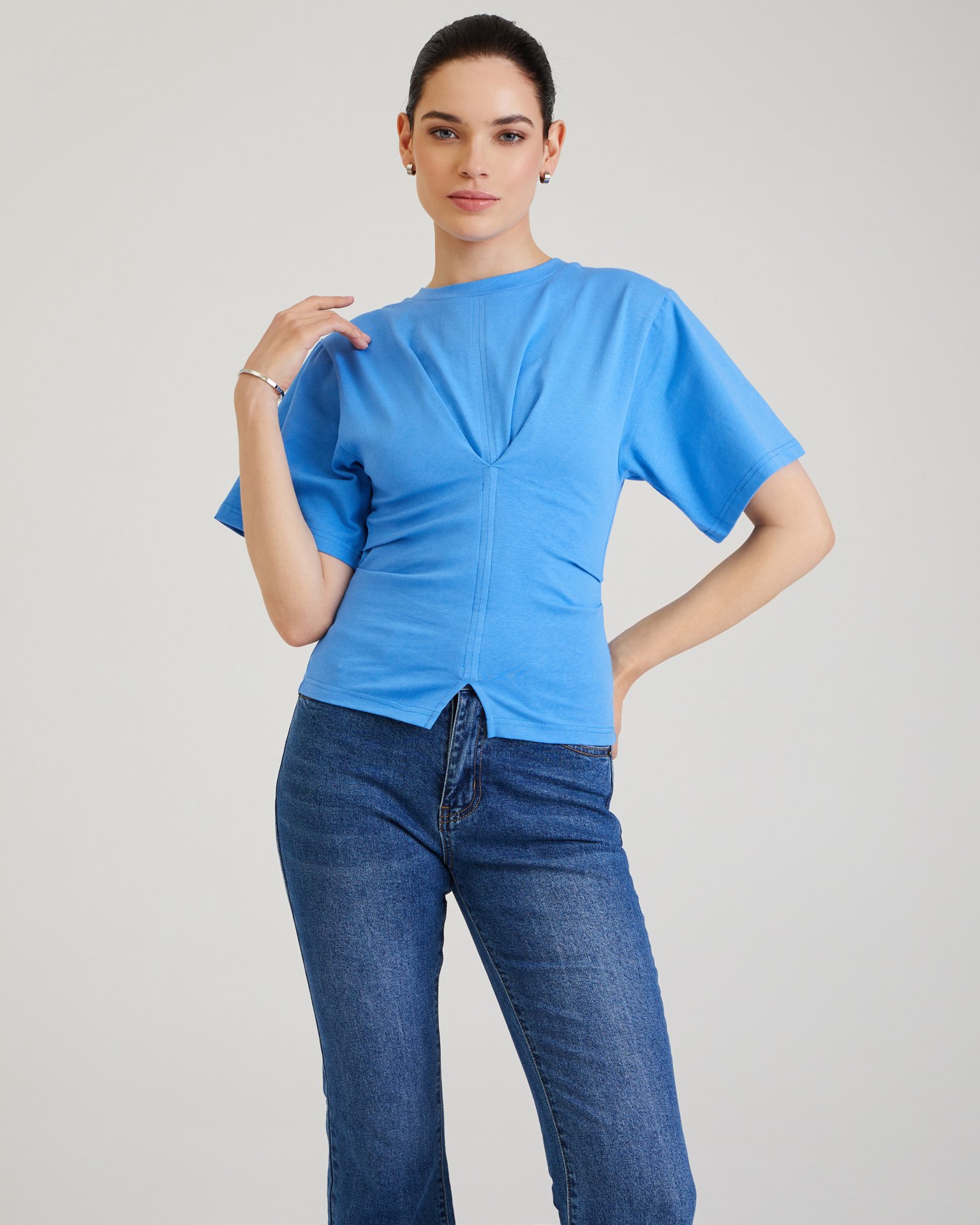 Приталенная футболка в голубом цвете 6