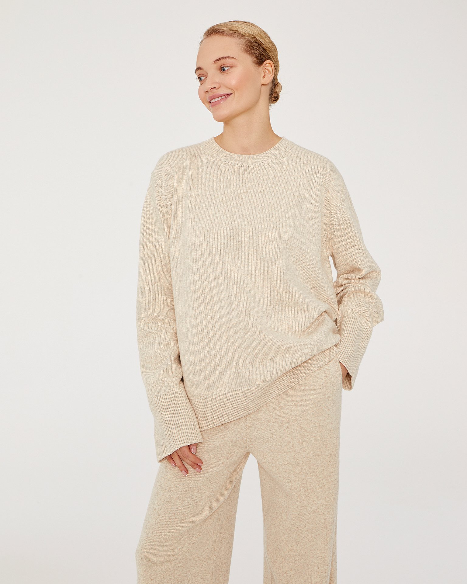 Трикотажные брюки в бежевом цвете 4