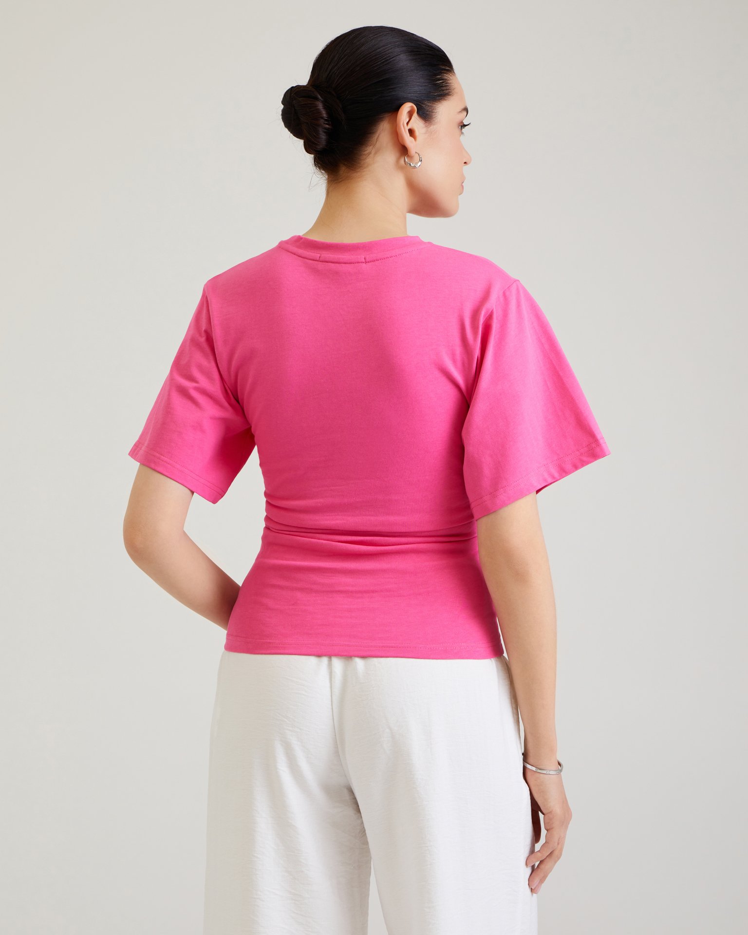 Приталенная футболка в розовом цвете 4