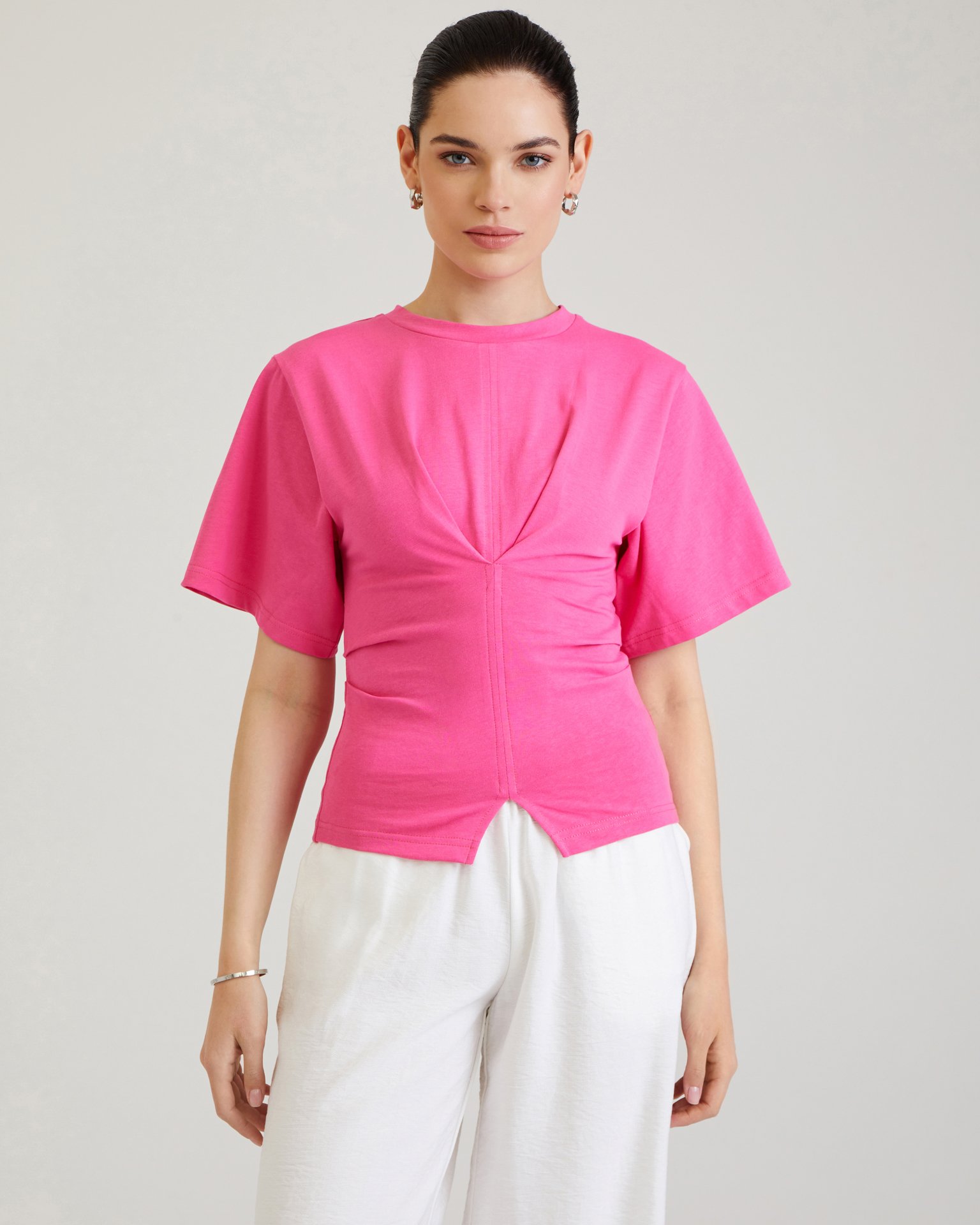 Приталенная футболка в розовом цвете 3