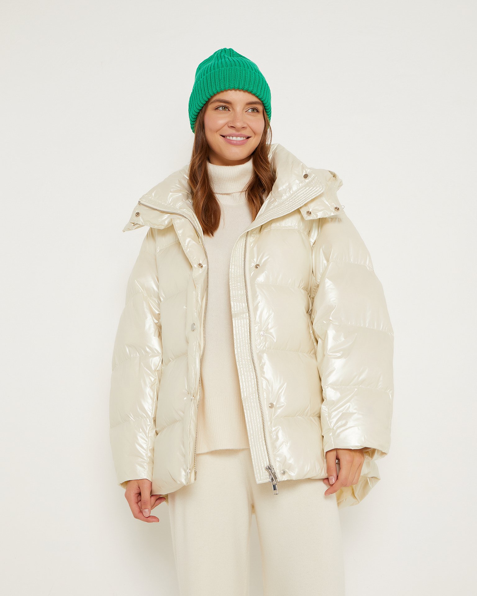 Зеленая вязанная шапка 2