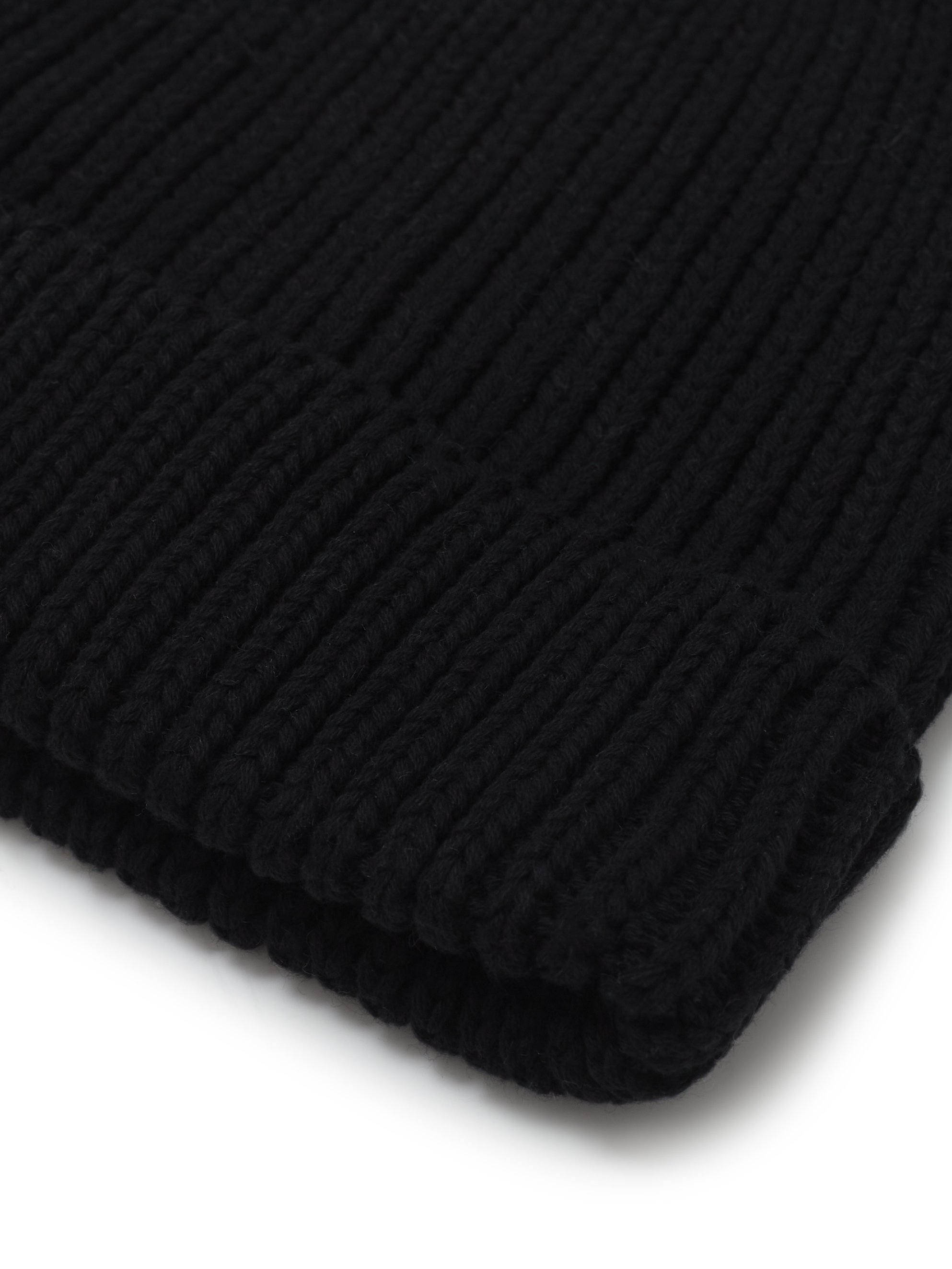 Черная шапка 4