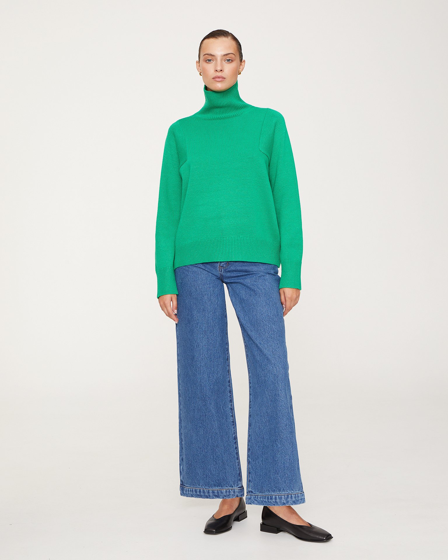 Базовый джемпер с горлом в зеленом цвете 3
