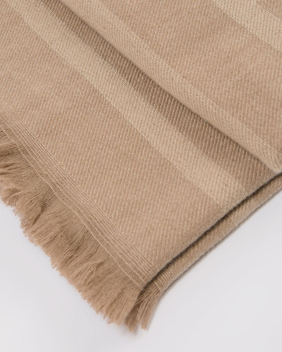 Палантин песочного оттенка с бахромой на кромках 2