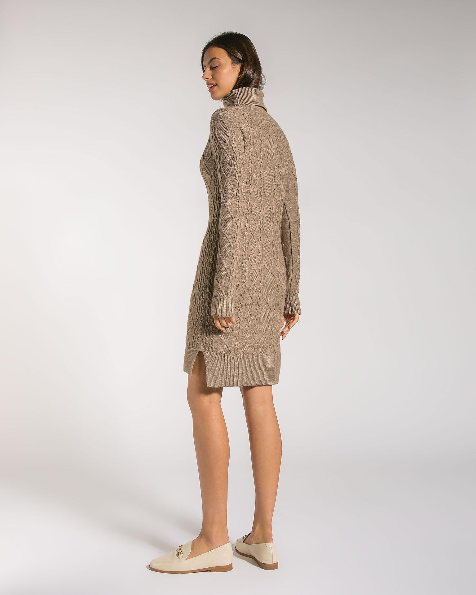 Dress with an elongated back 5