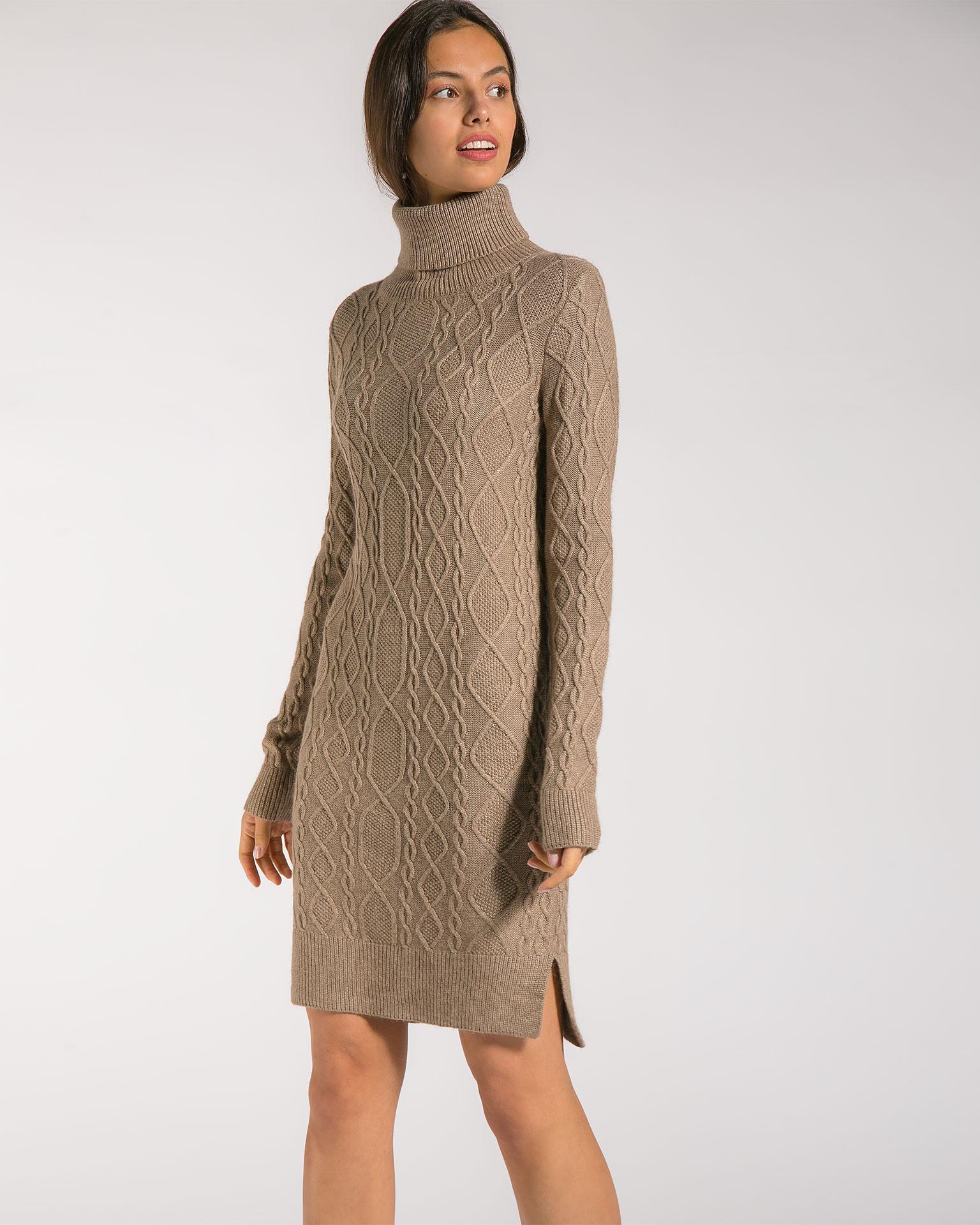 Dress with an elongated back 1