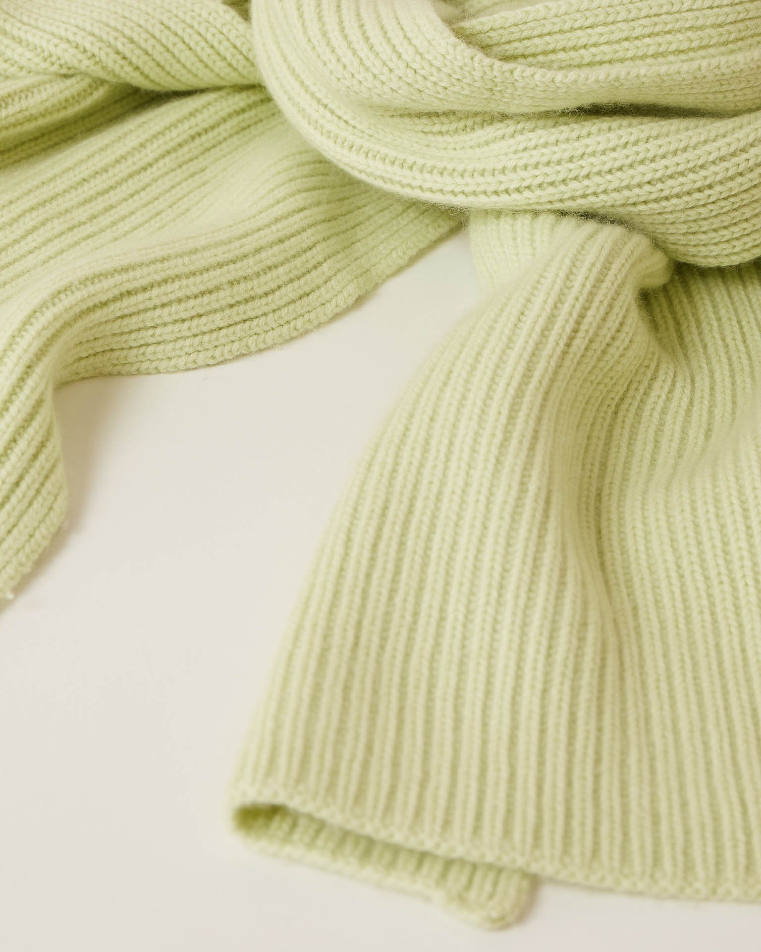 Шарф салатового оттенка 5