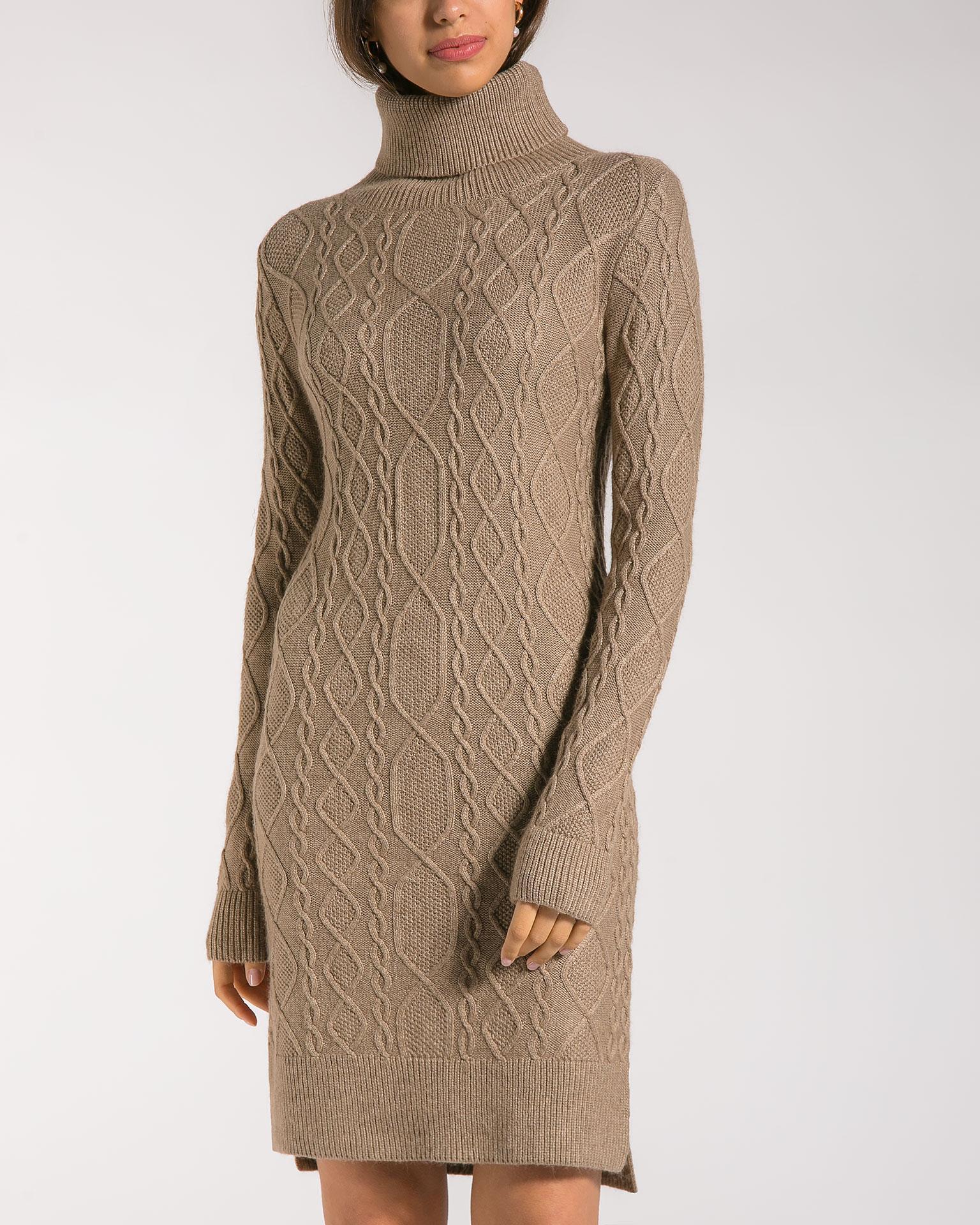 Dress with an elongated back 4