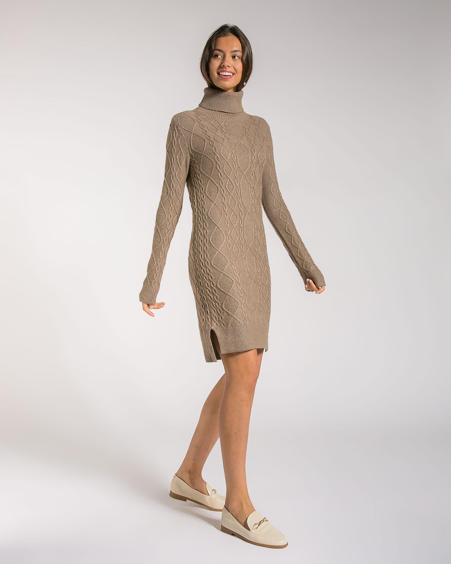 Dress with an elongated back 3