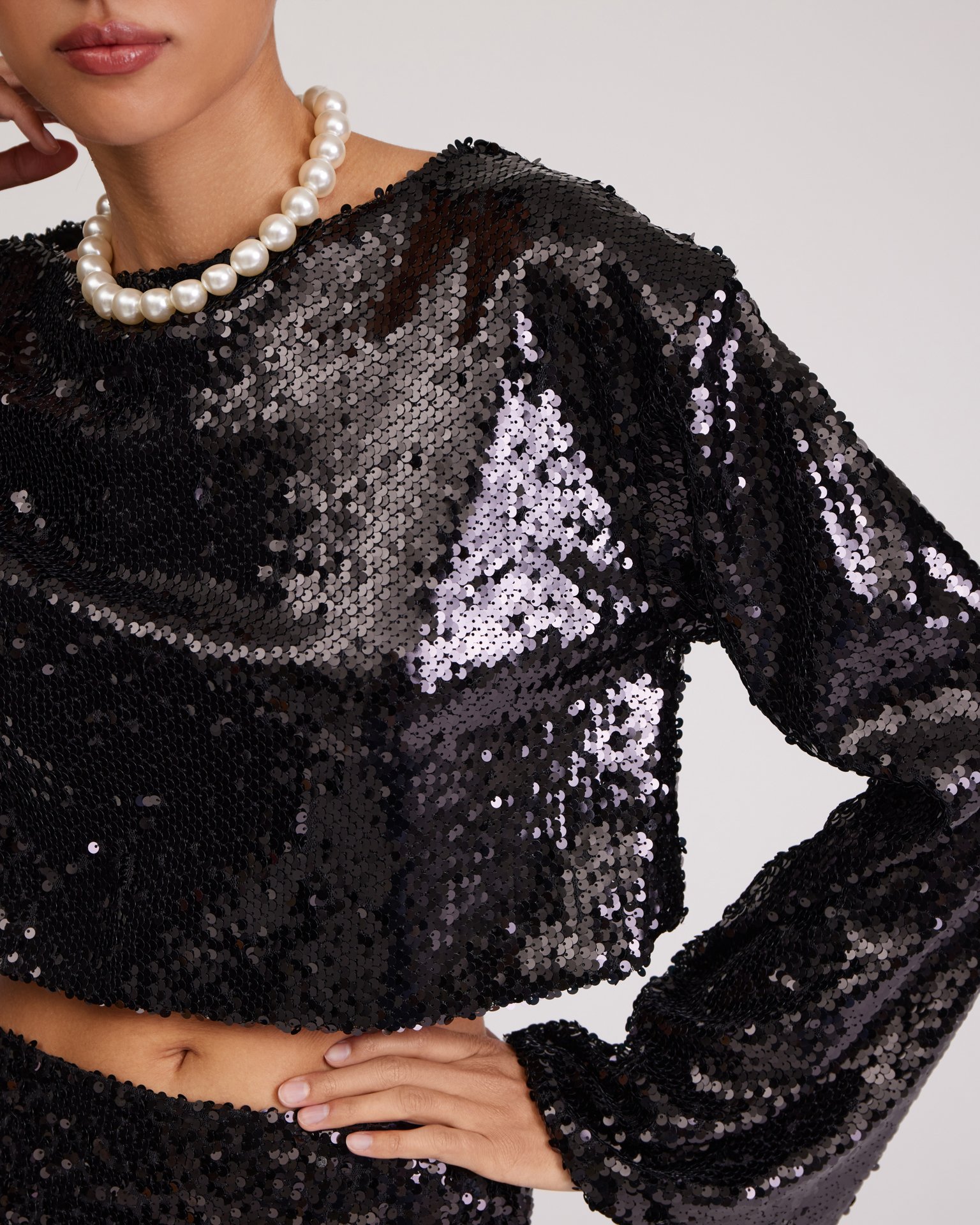 Черный топ с пайетками 5