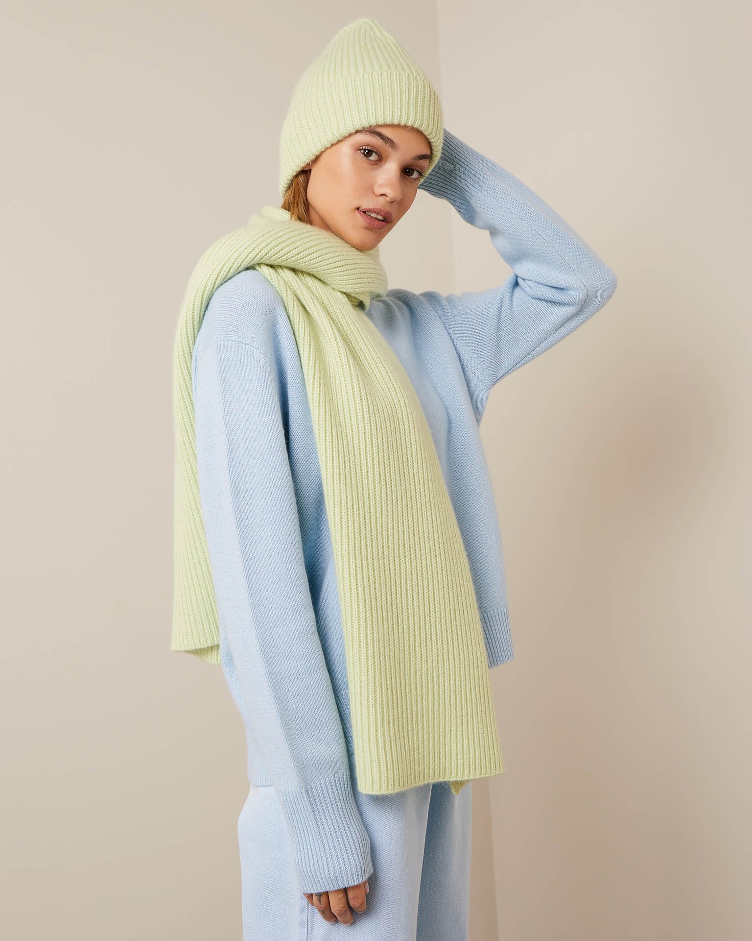 Шарф салатового оттенка 4