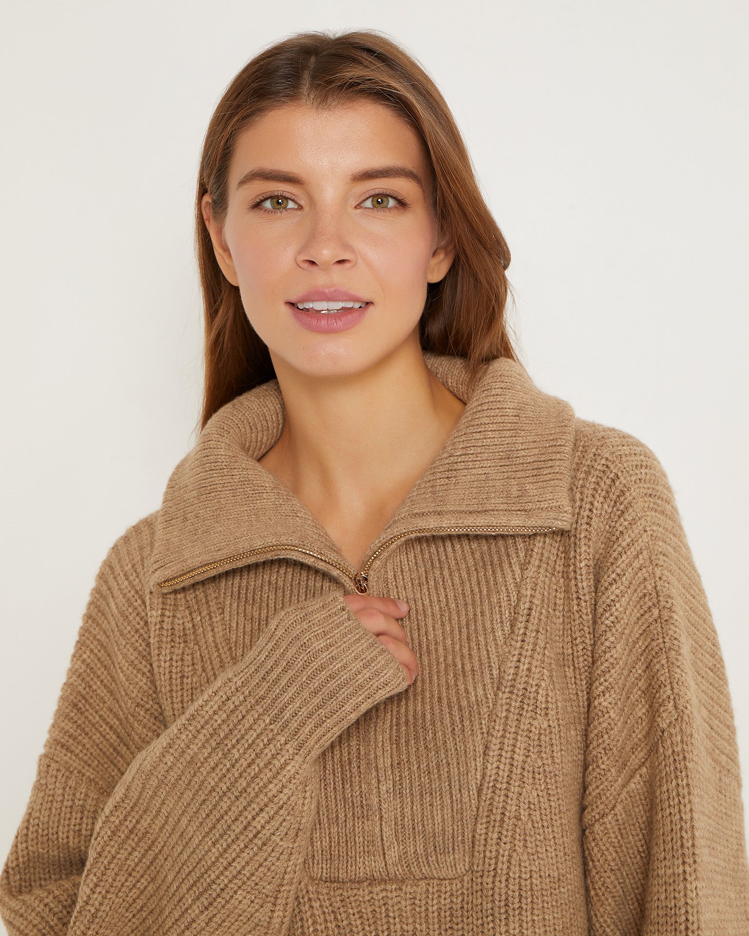 Объемный коричневый джемпер 5