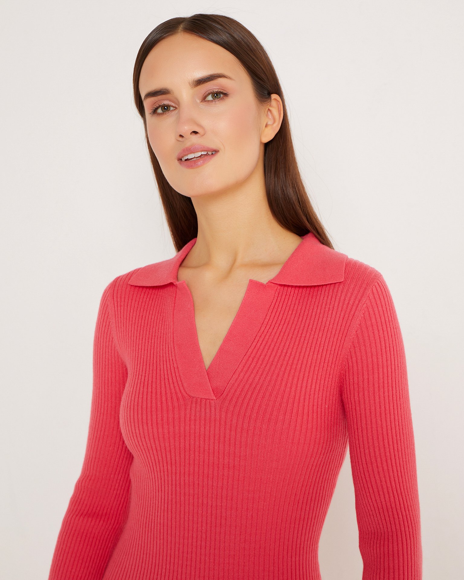 Платье с V-образным вырезом в розовом цвете 3