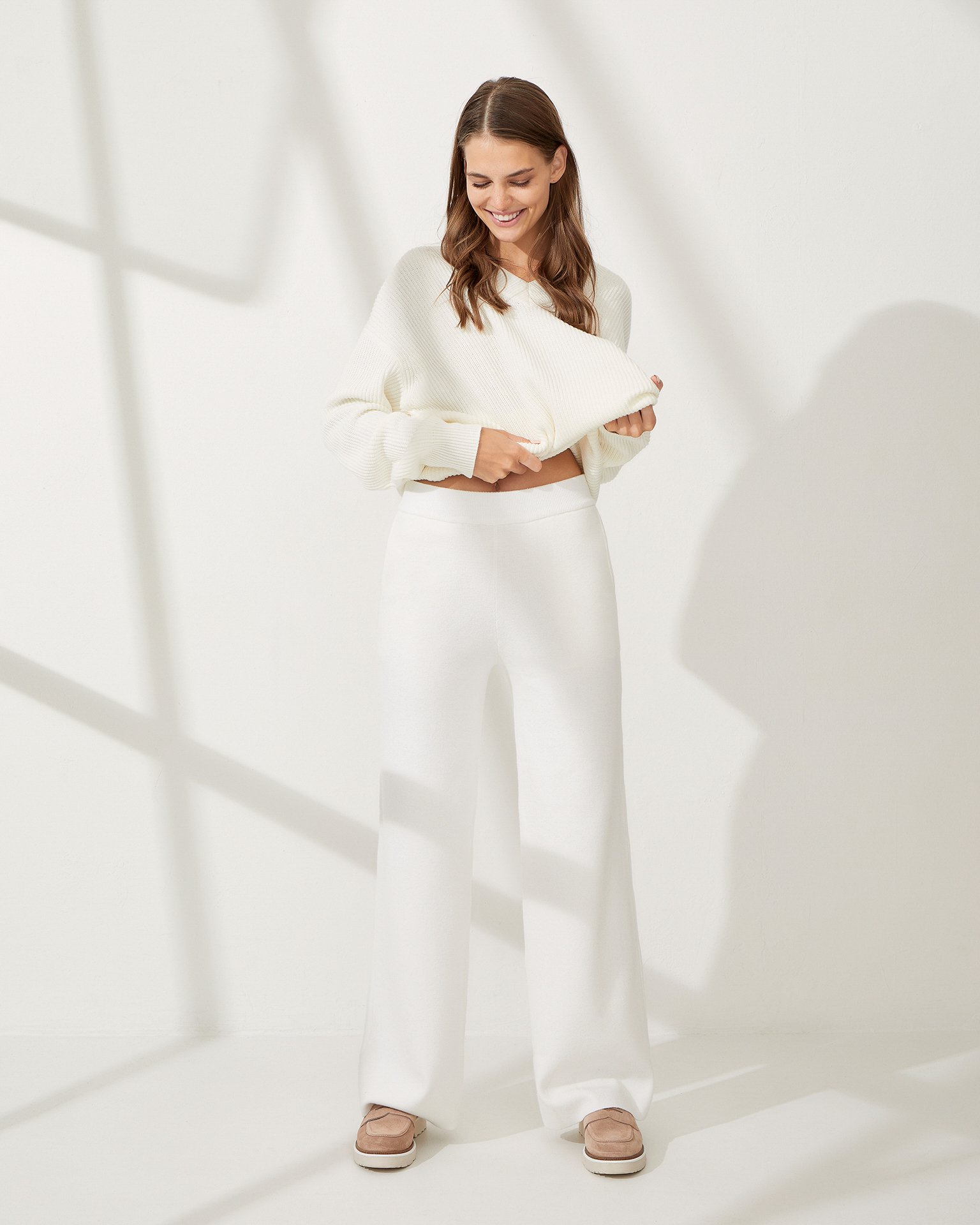 Трикотажные брюки в белом цвете 1