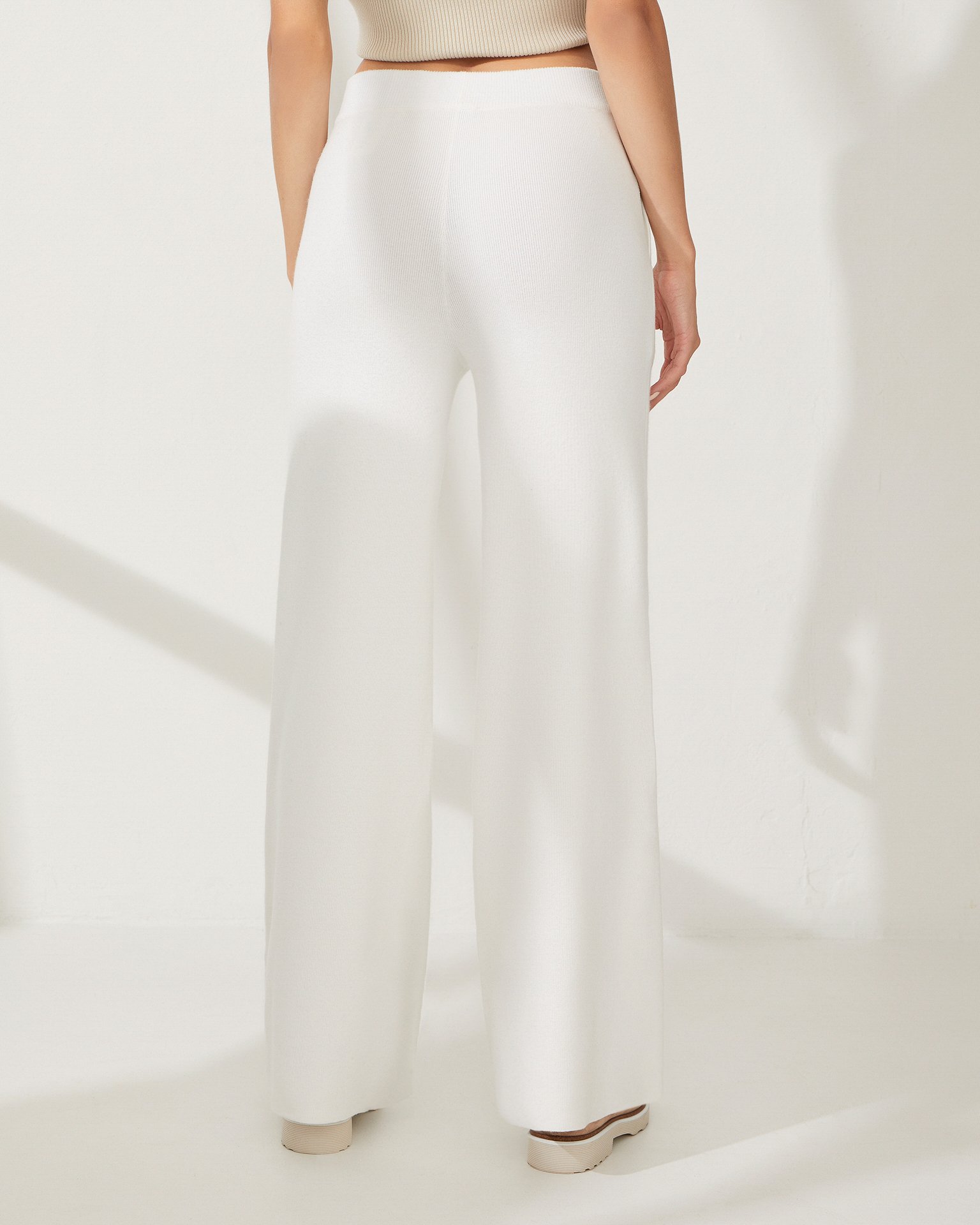 Трикотажные брюки в белом цвете 3