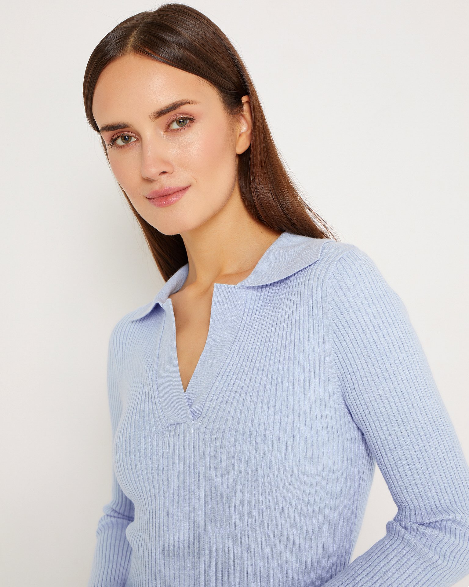 Платье с V-образным вырезом в голубом цвете 5