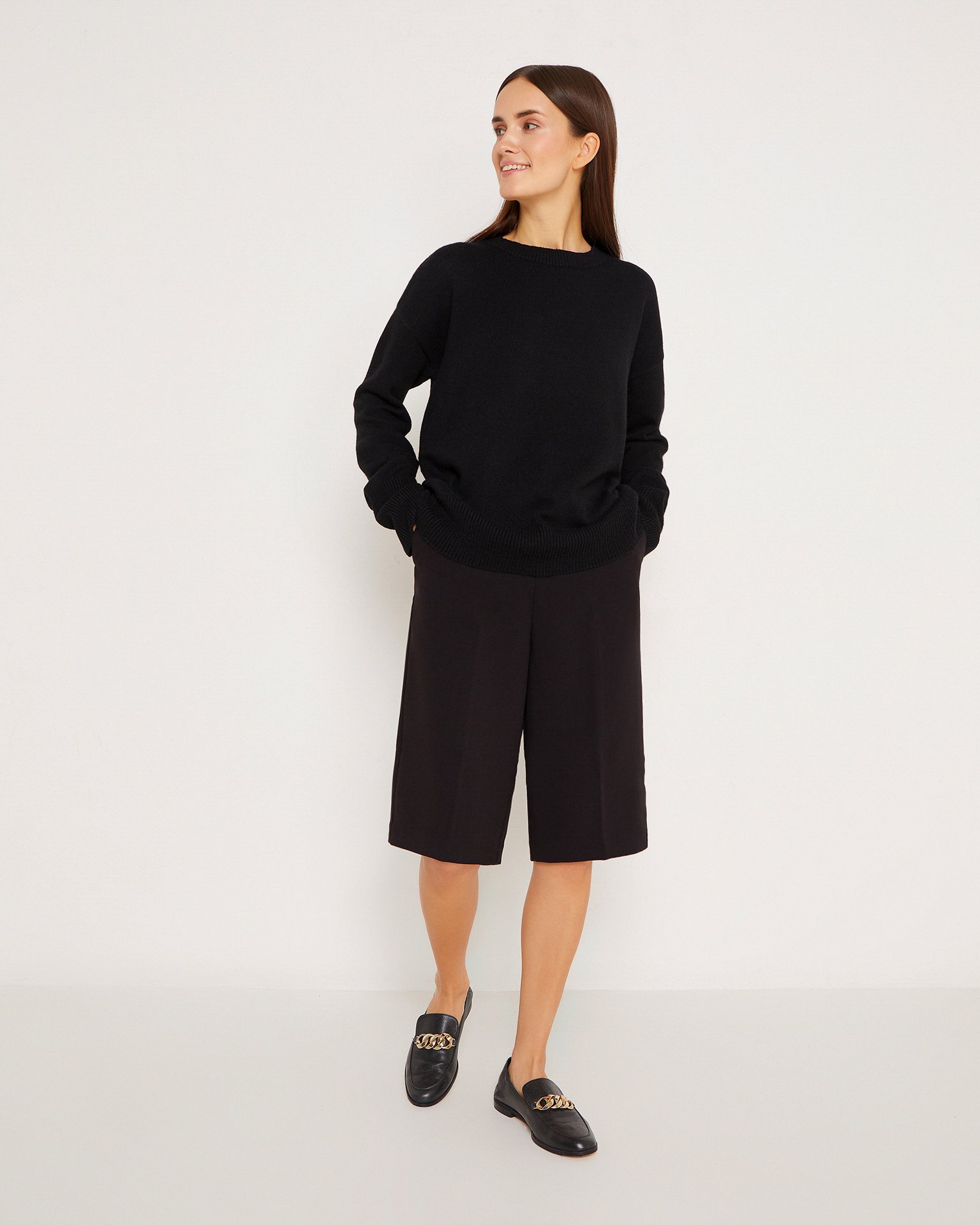 Bermuda shorts with pressed creases 2