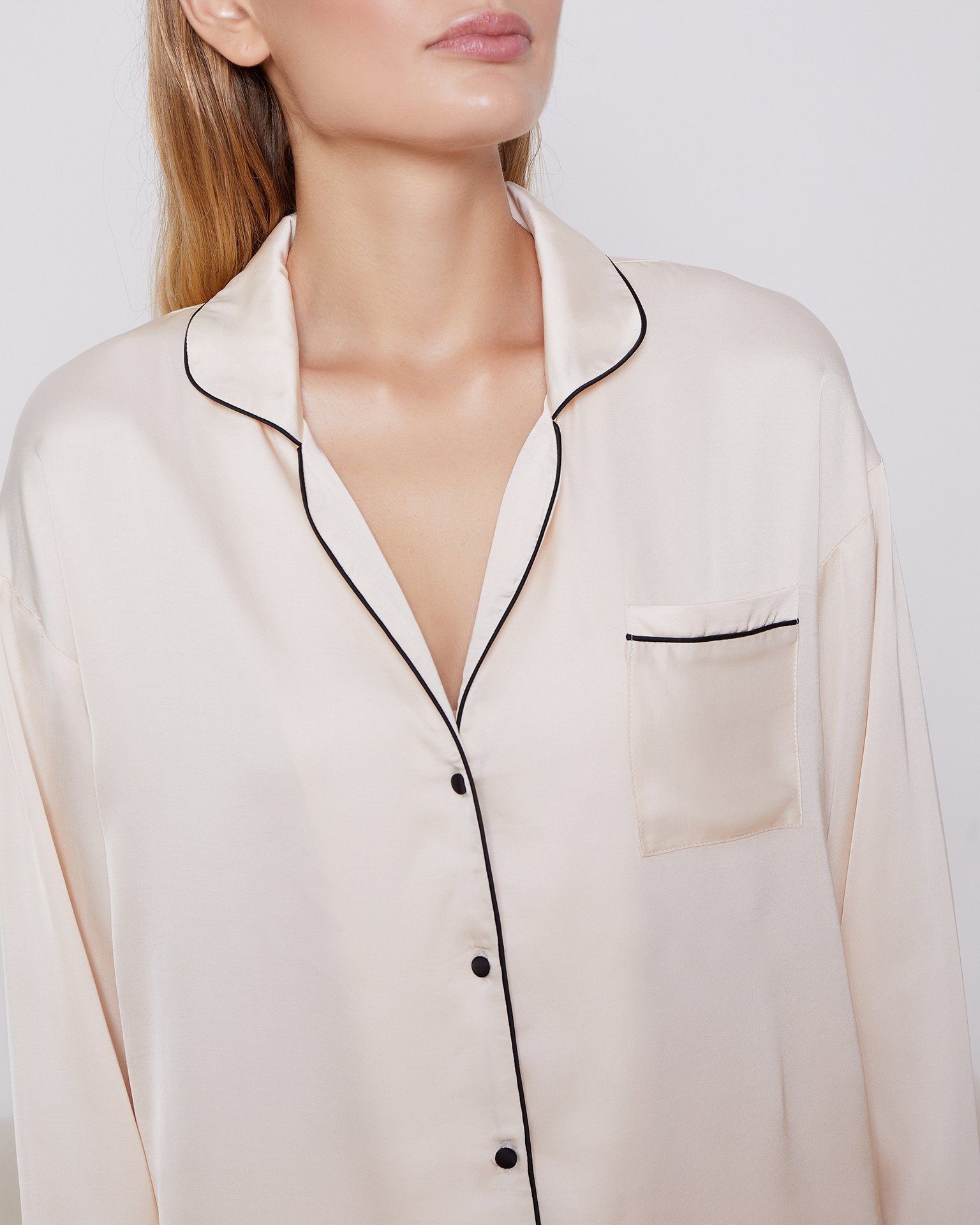 A pyjama-style shirt 6