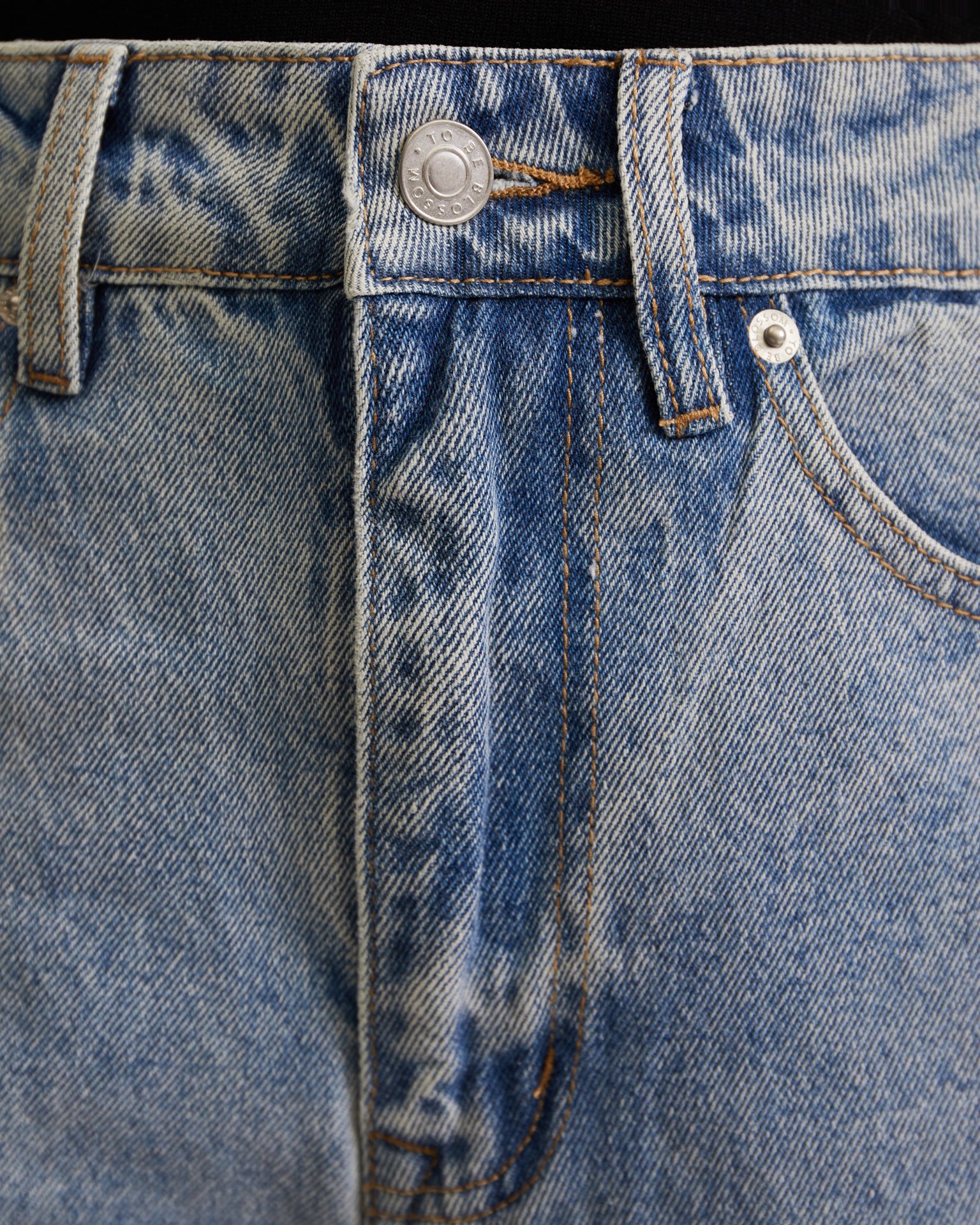 Джинсы с потертостями 10