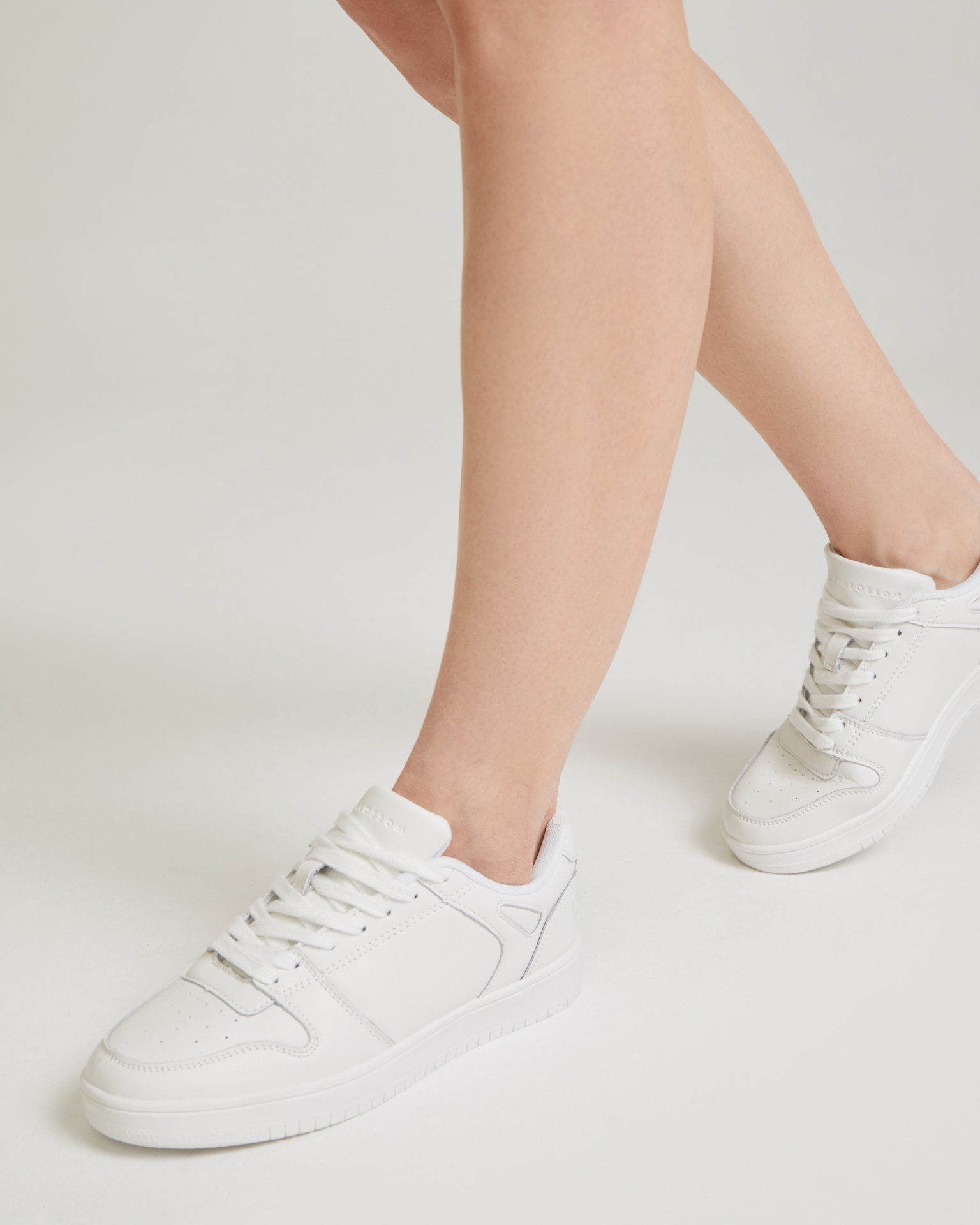 Белые кеды из натуральной кожи 2