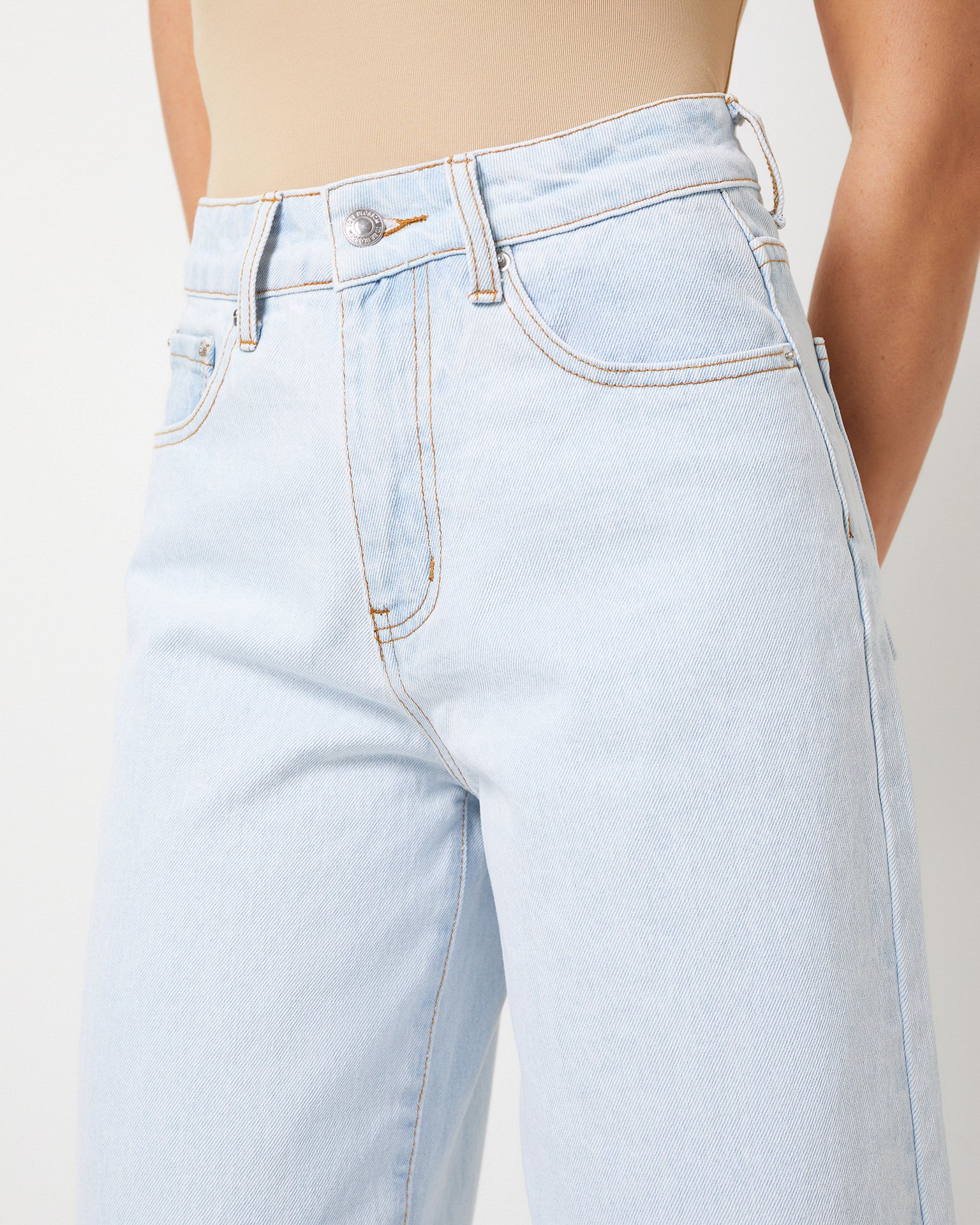 Джинсы с поясом 7