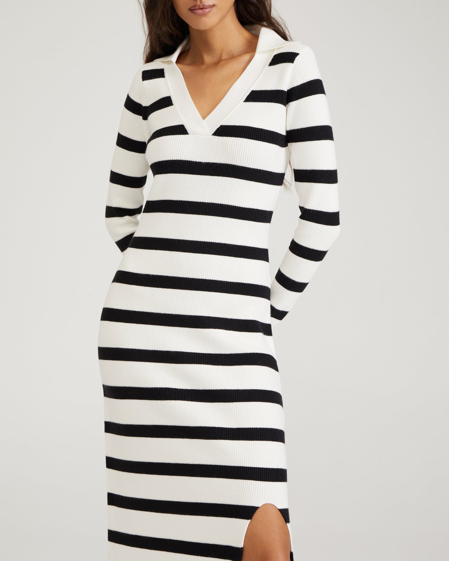 Трикотажное платье с разрезом 1