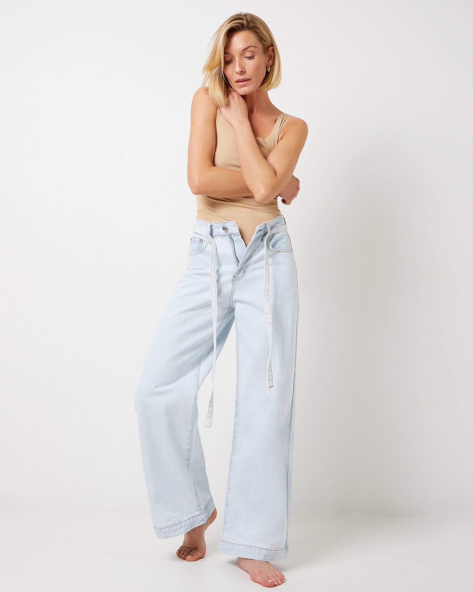 Джинсы с поясом 1