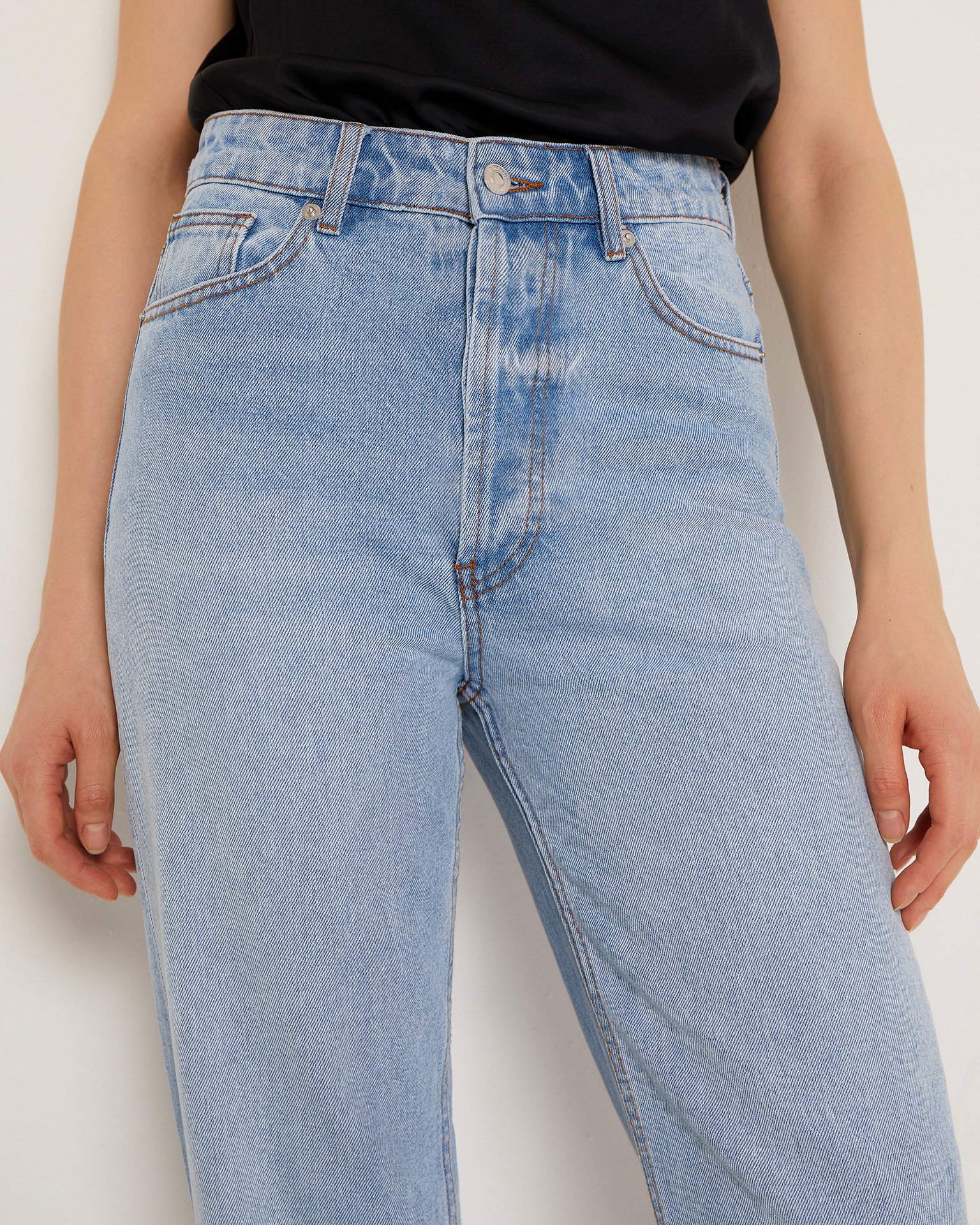 Голубые широкие джинсы 5