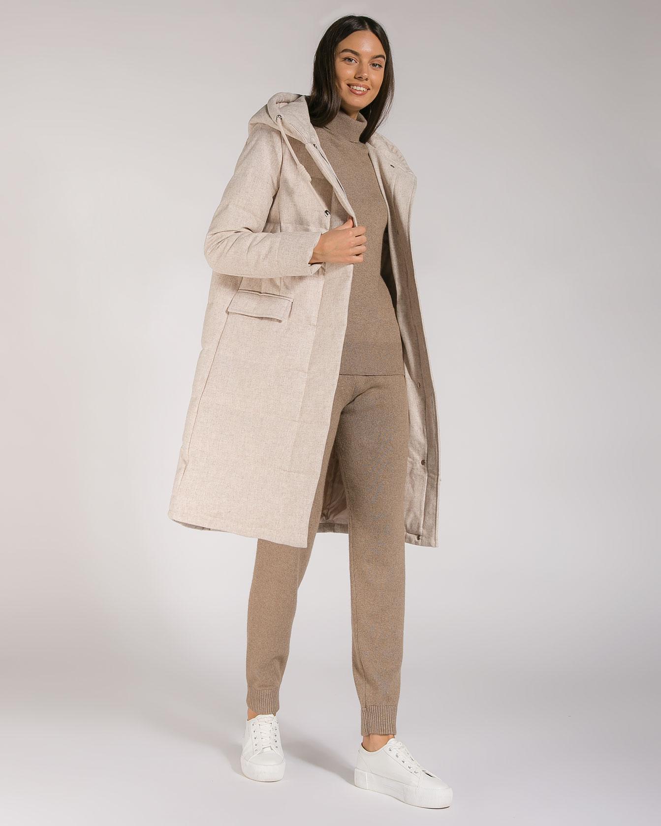 Пуховик молочного оттенка с капюшоном 3