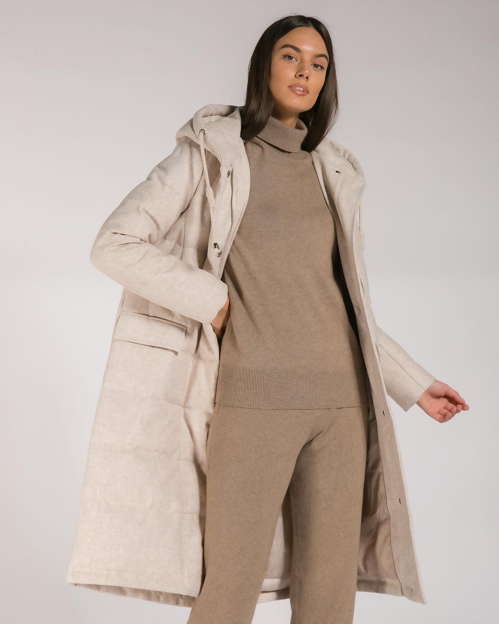 Пуховик молочного оттенка с капюшоном 2