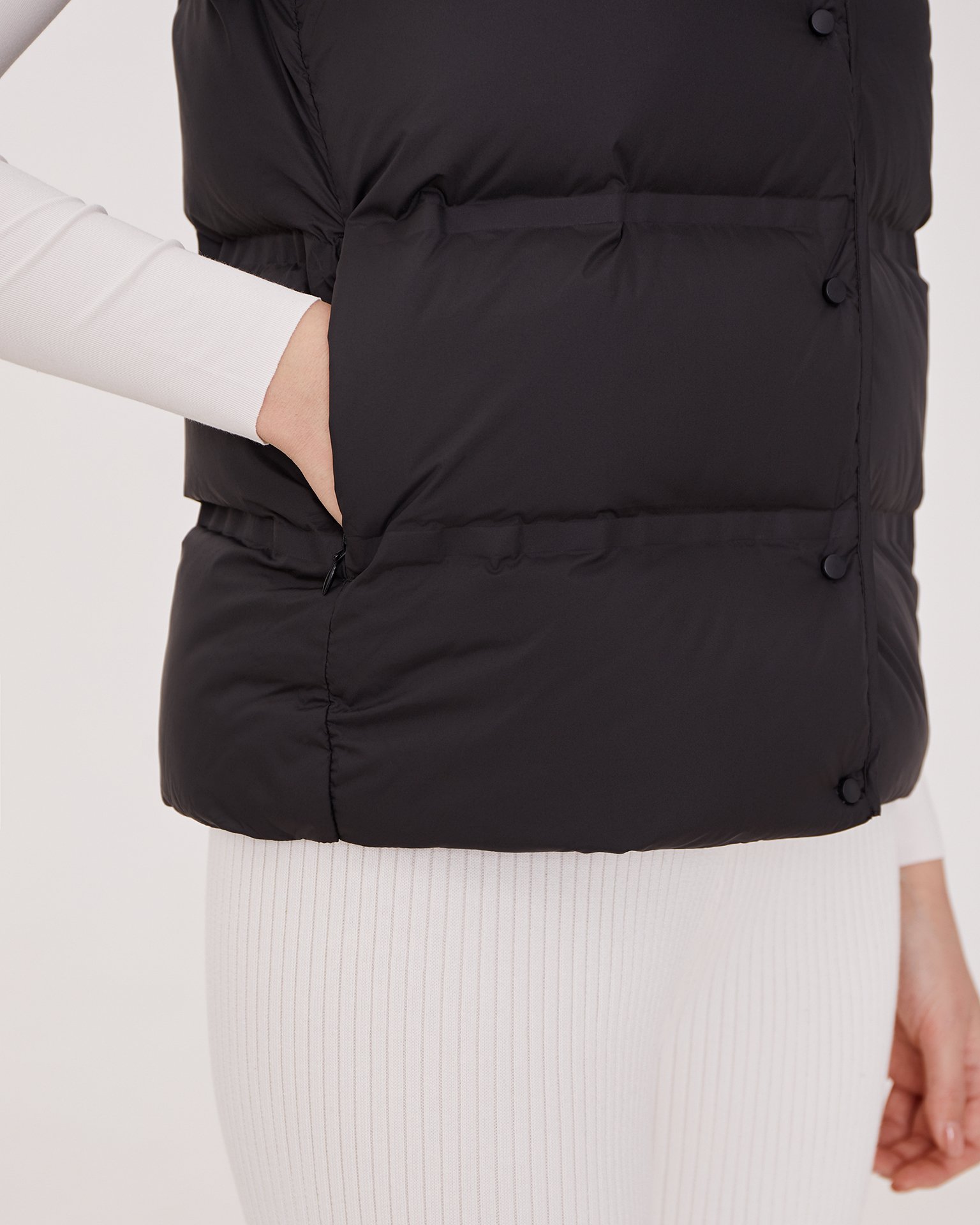 Черный стеганый жилет 6