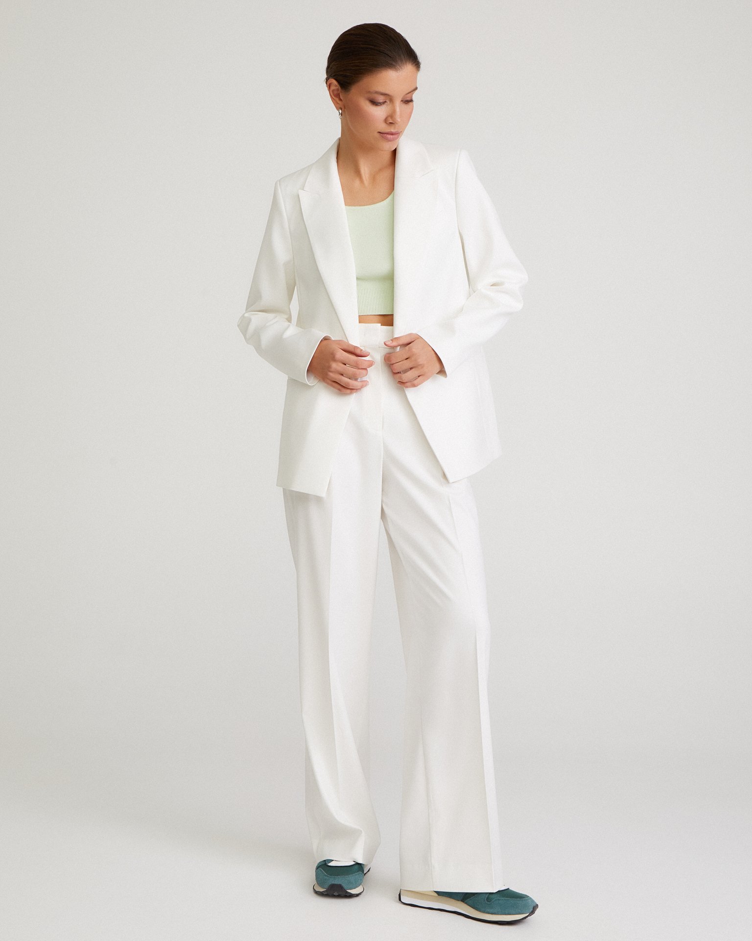 Жакет прямого кроя в белом цвете 2