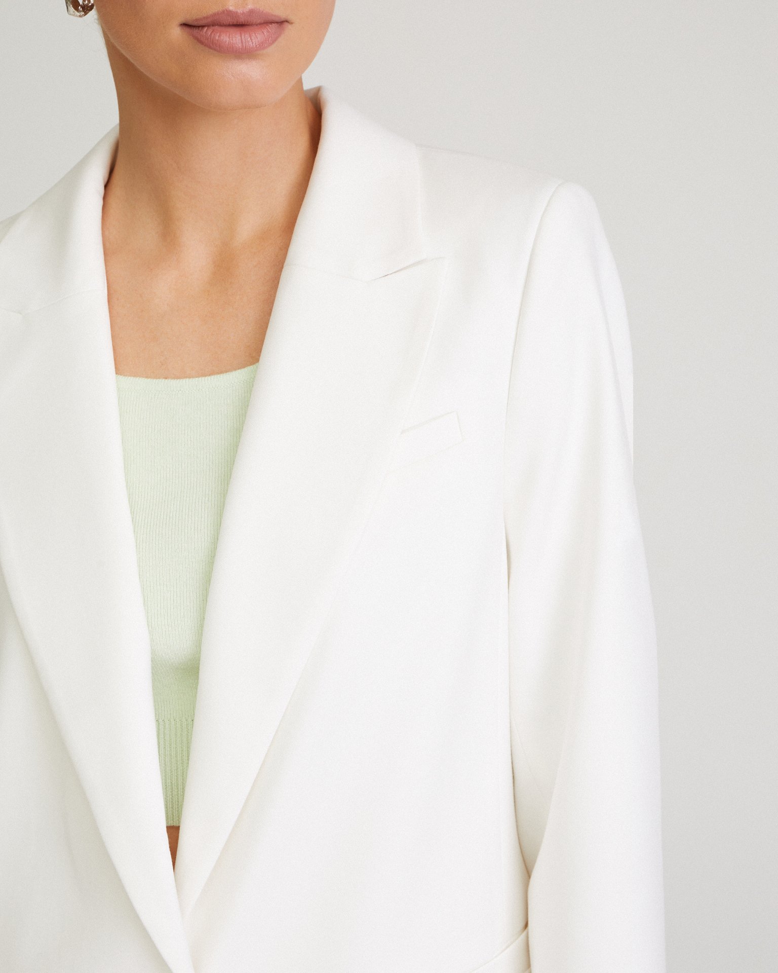 Жакет прямого кроя в белом цвете 6