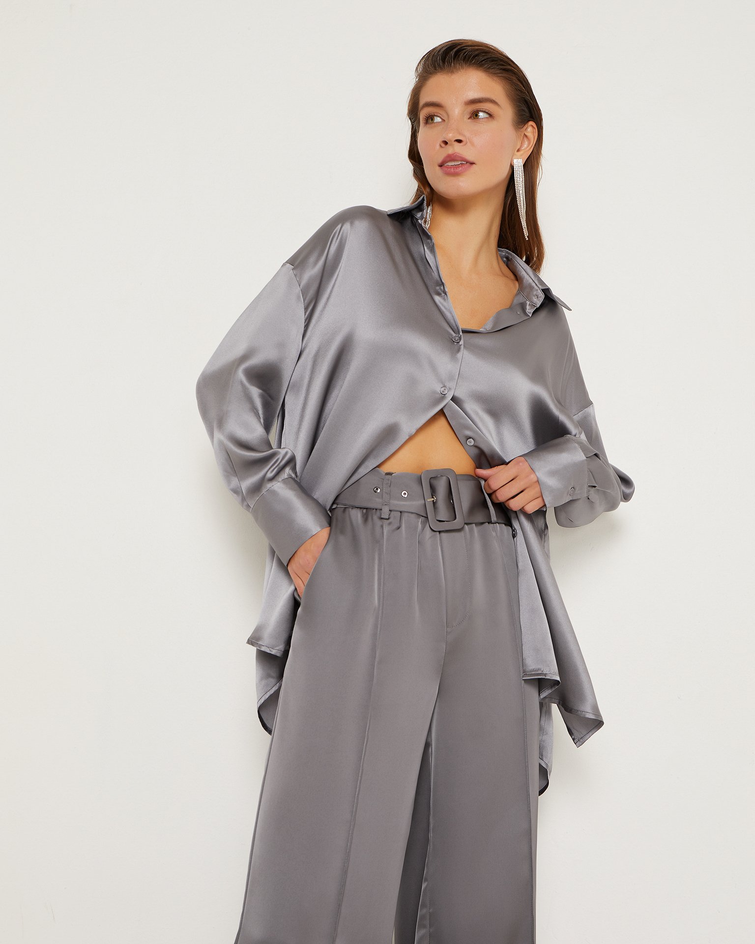 Trousers with creases 3