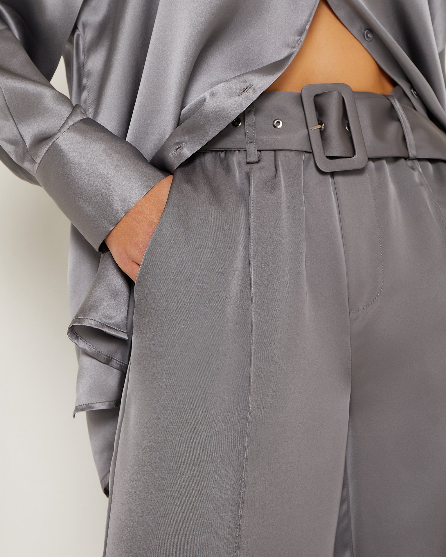 Trousers with creases 6